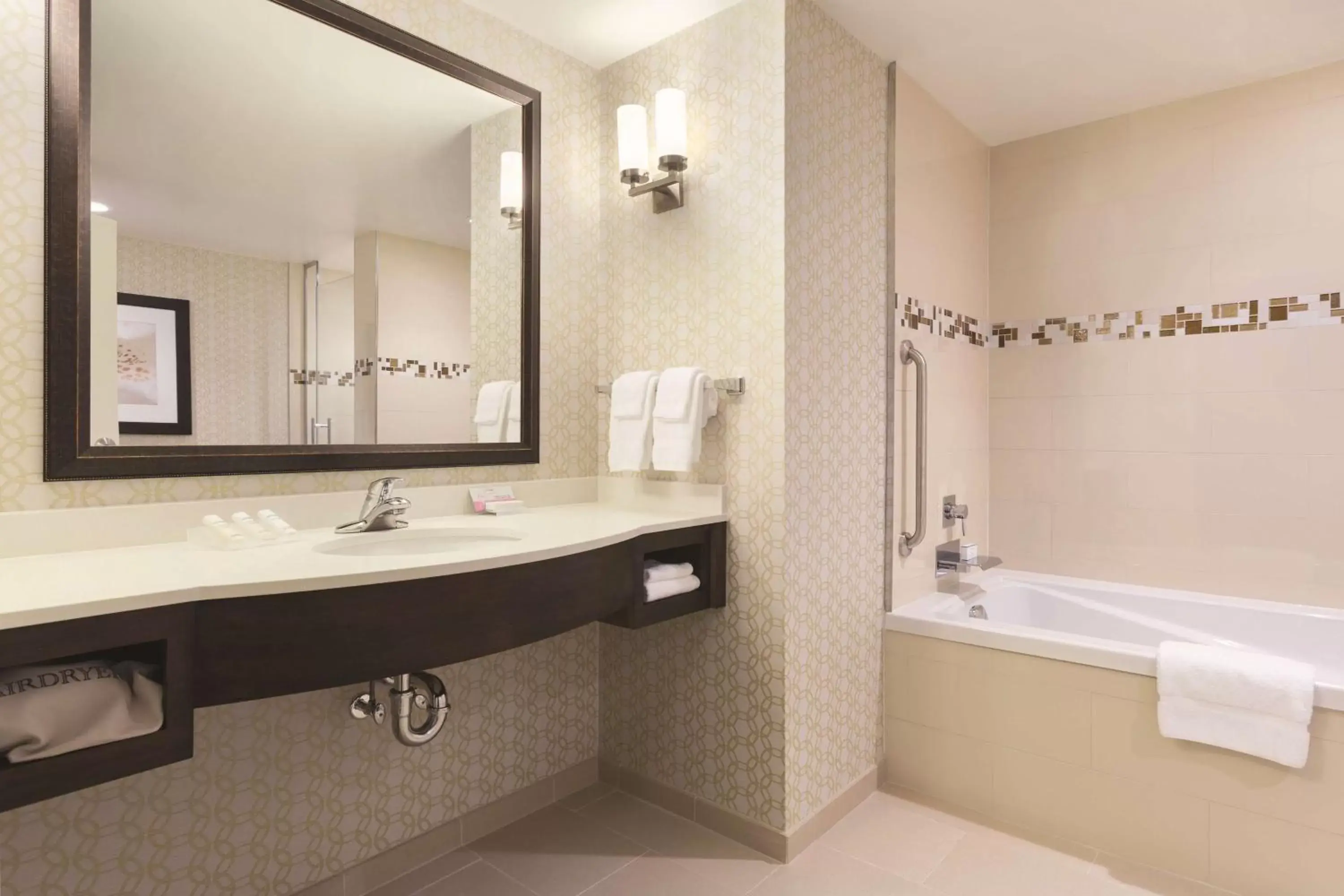Bathroom in Hilton Garden Inn Wallingford/Meriden