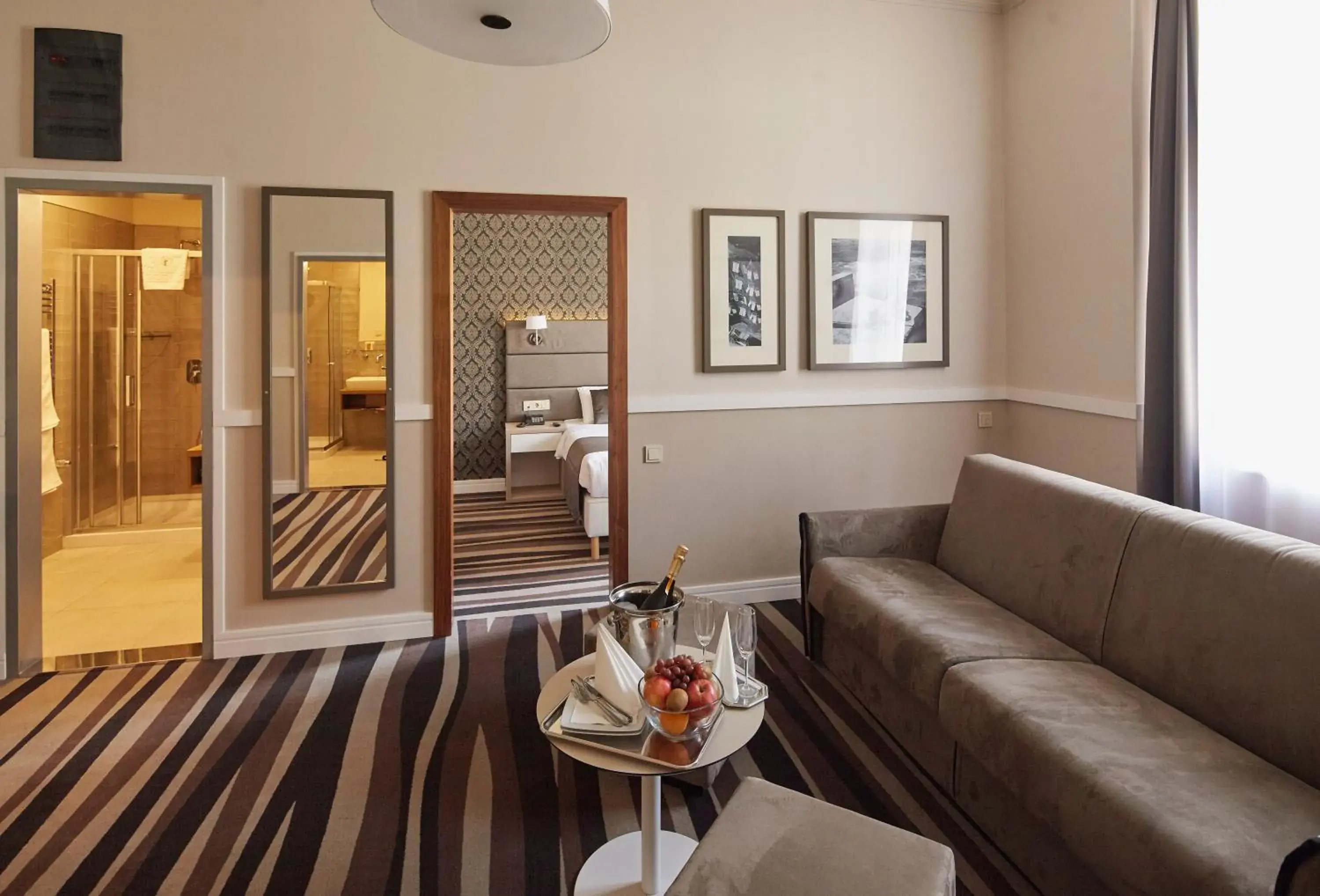 Bathroom, Seating Area in Hotel Central Basilica