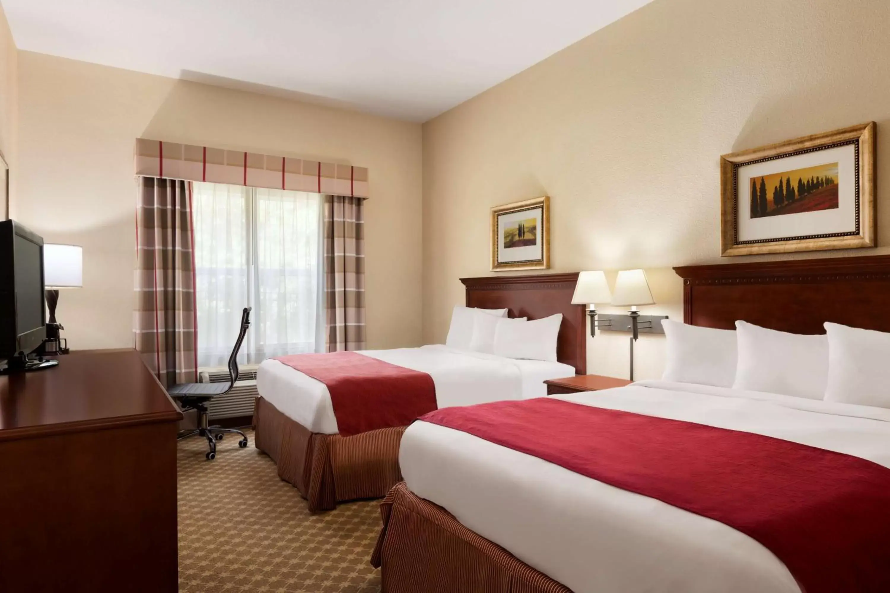 Photo of the whole room, Bed in Country Inn & Suites by Radisson, Macon North, GA