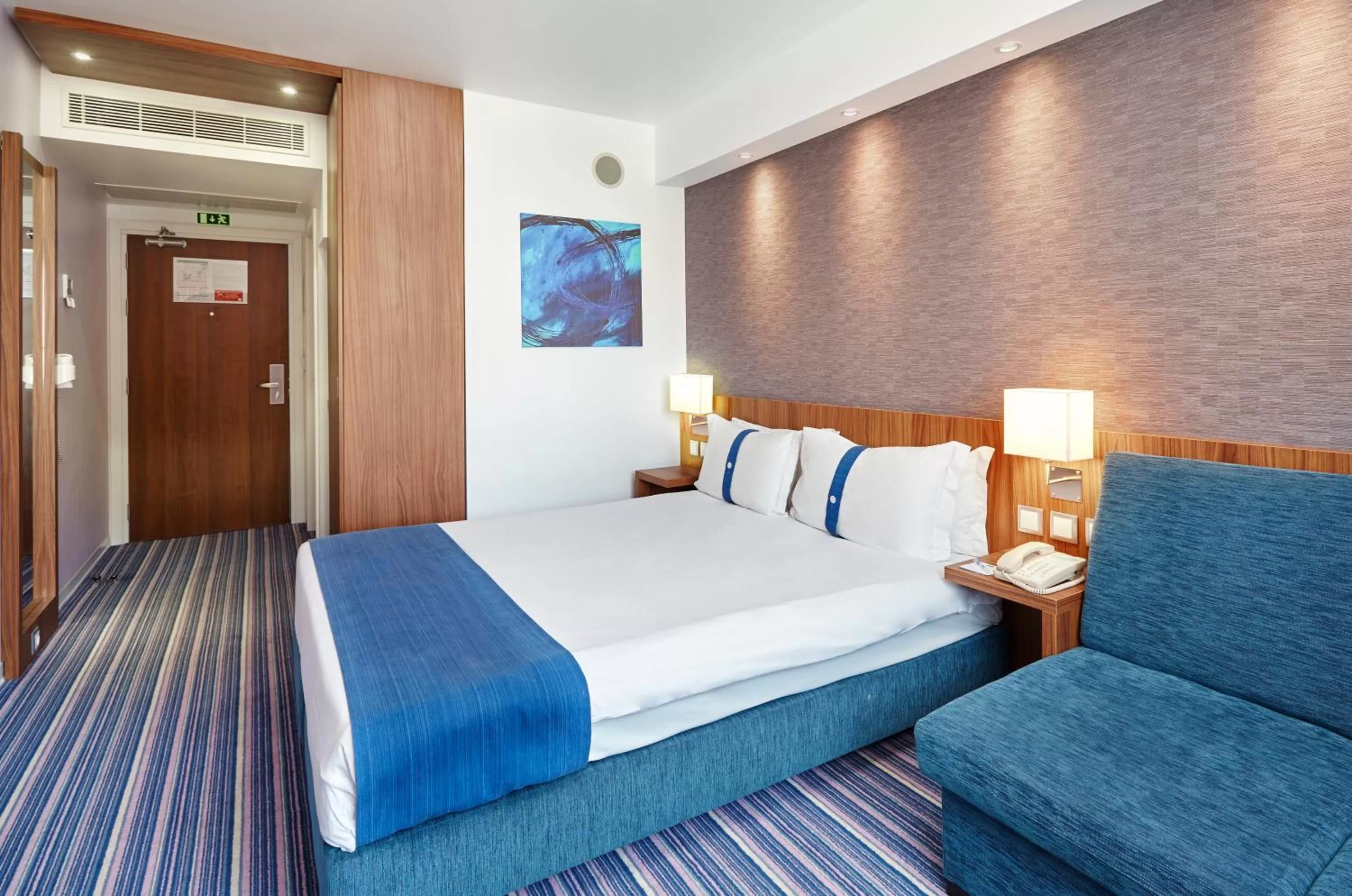 Photo of the whole room, Bed in Holiday Inn Express Lisbon Alfragide by IHG