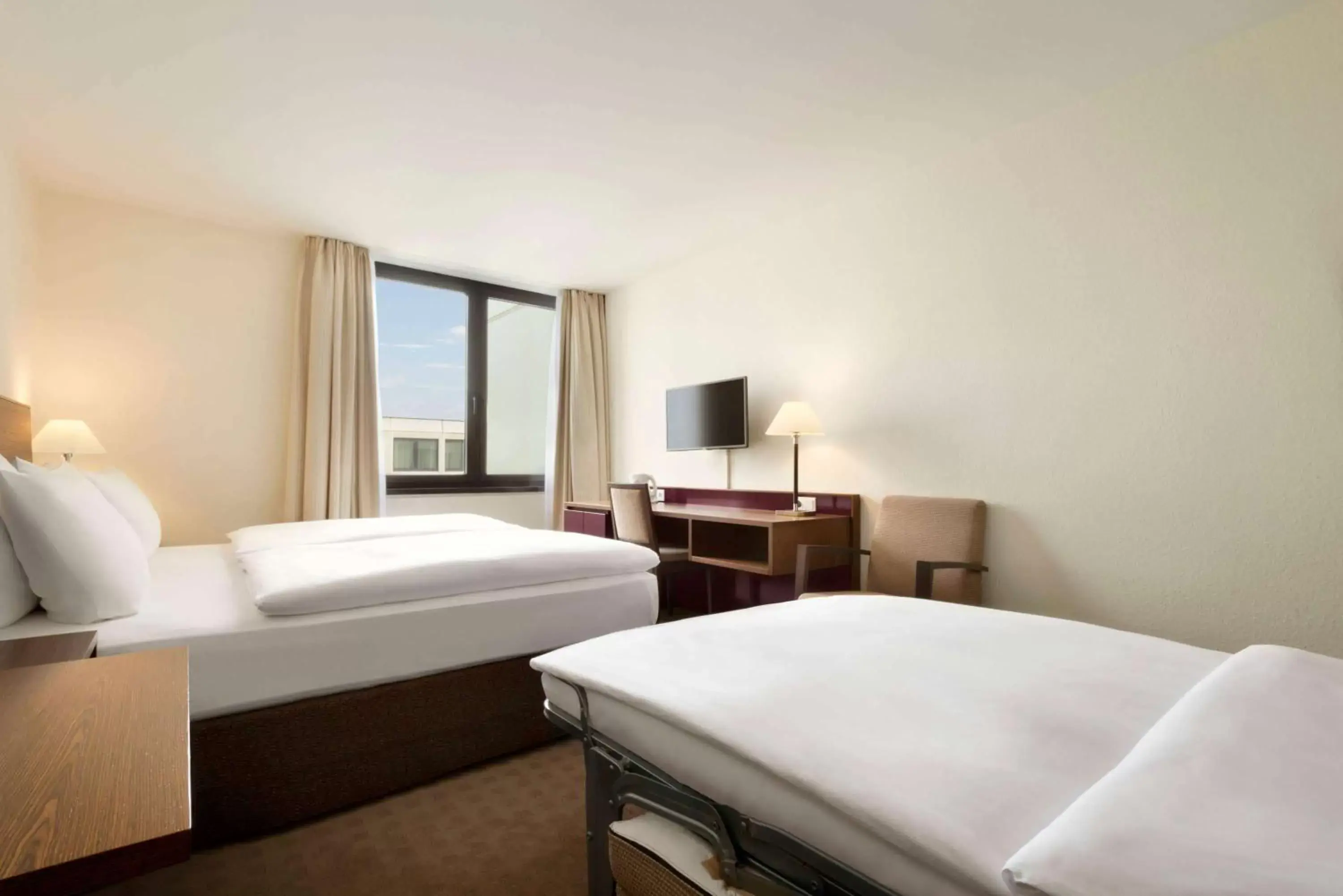 Photo of the whole room, Bed in Ramada Nuernberg Parkhotel