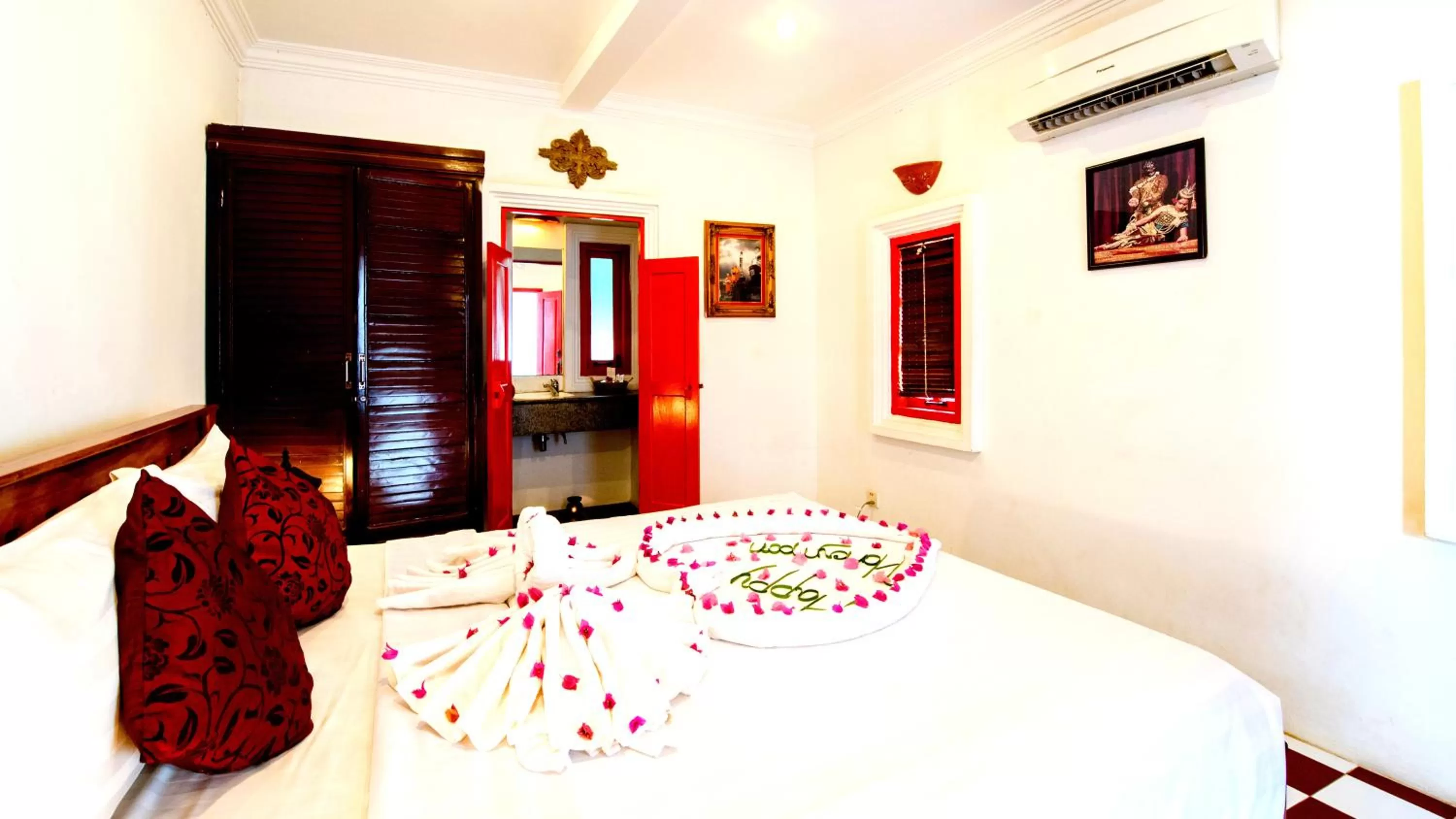 Photo of the whole room, Bed in Villa Wat Damnak