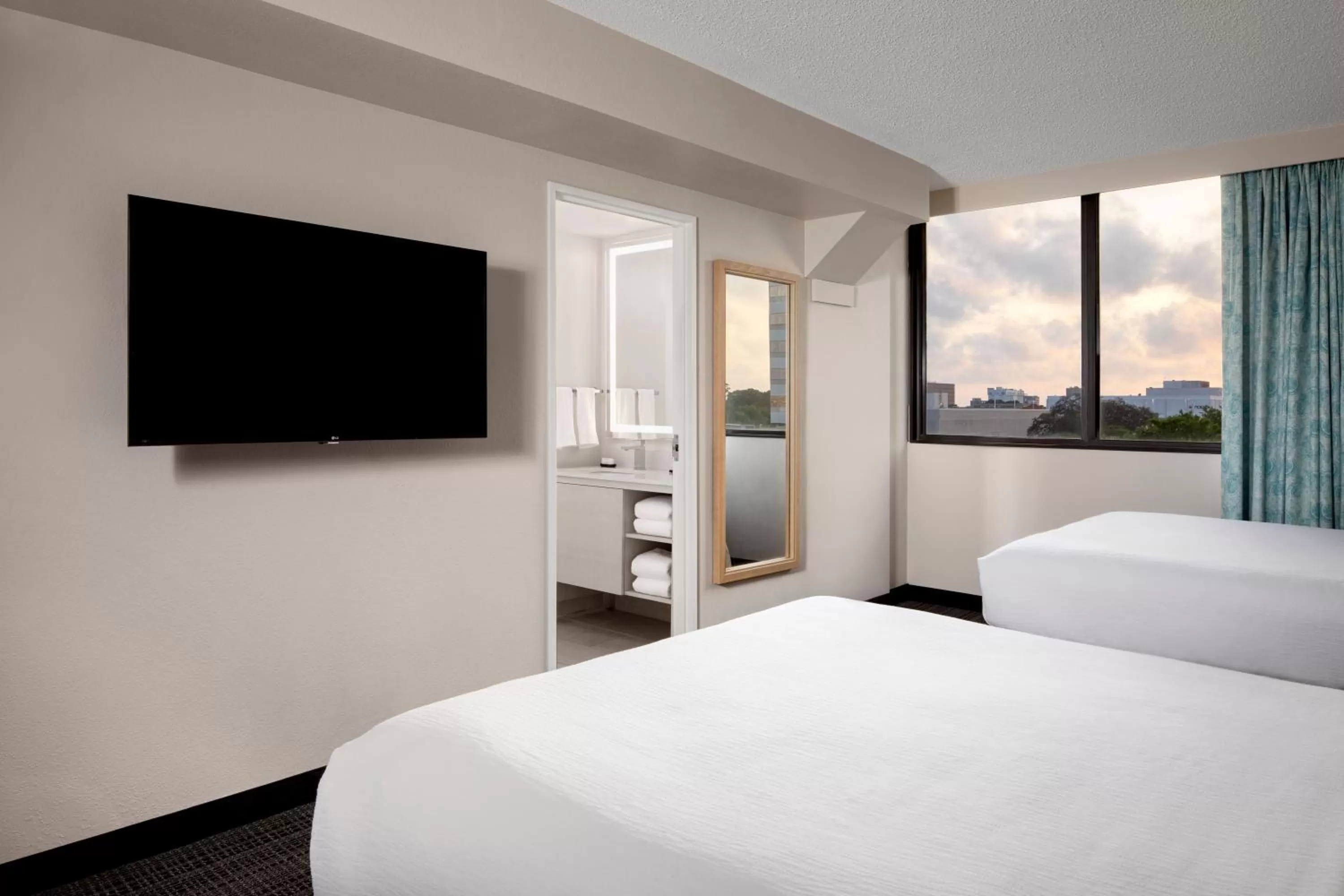 TV and multimedia, Bed in Embassy Suites by Hilton Tampa Airport Westshore