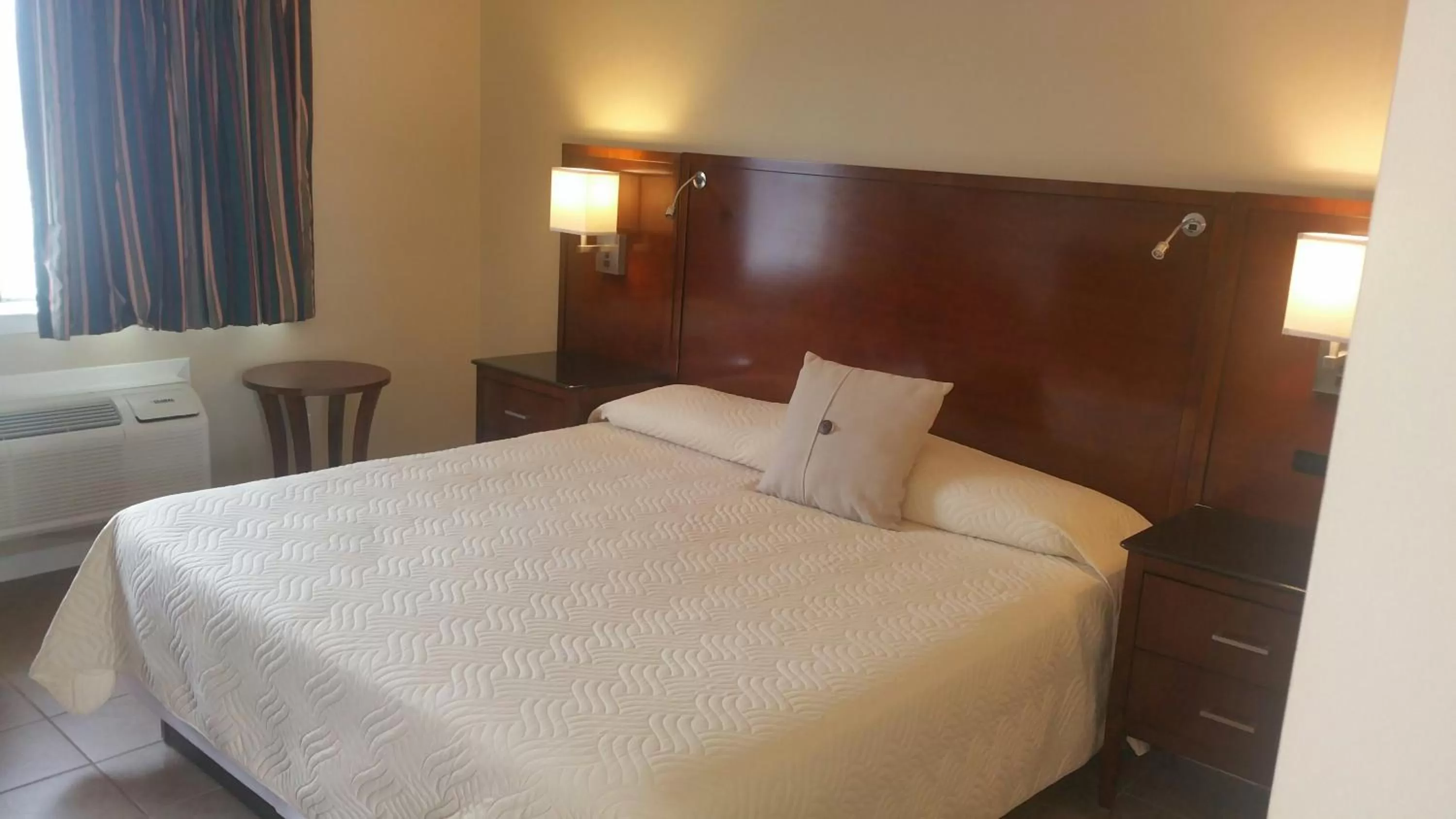 Bed in Sand Pebble Motor Lodge