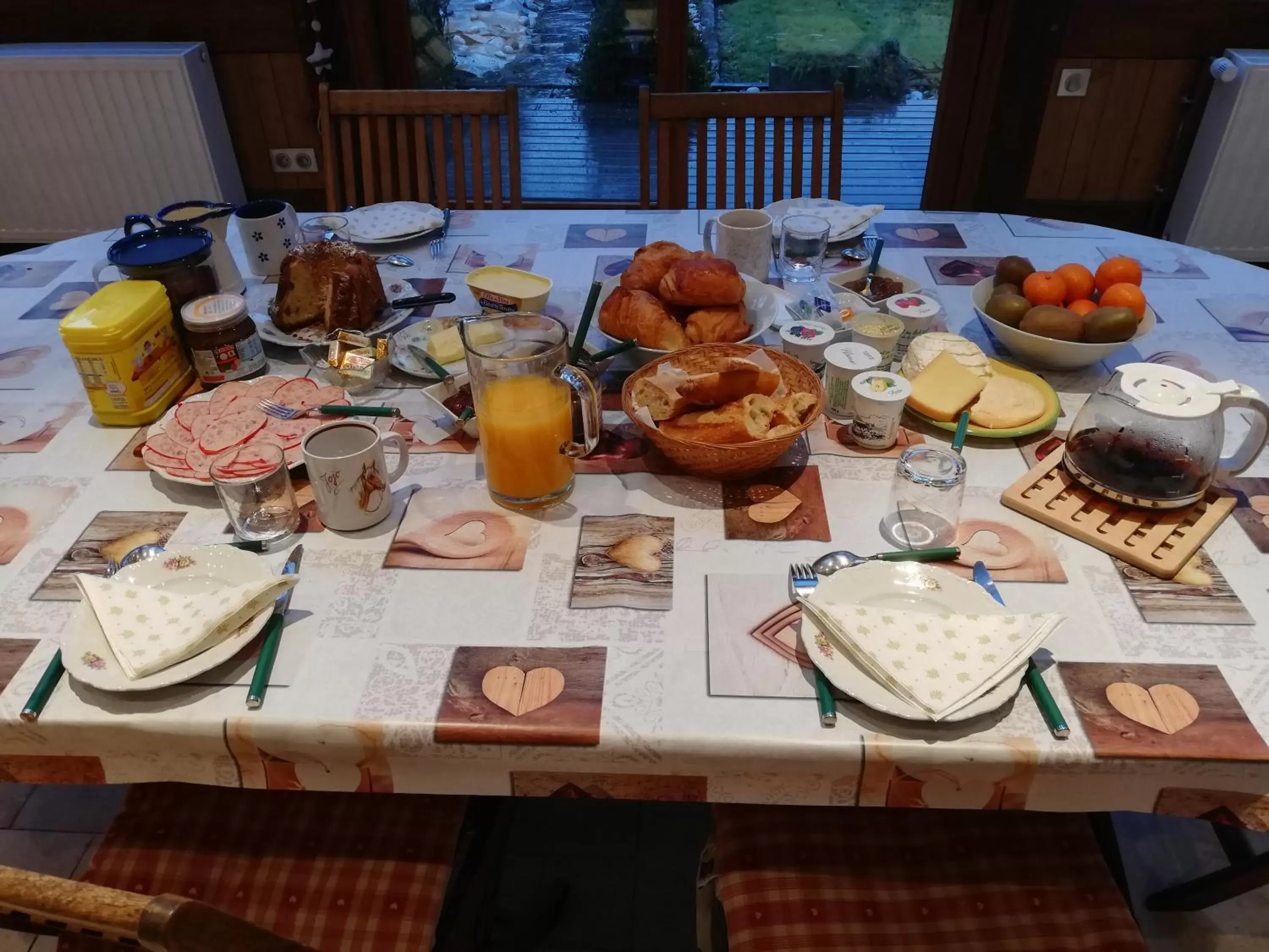 Breakfast in Chez MARLYSE-chambres et Table d'hôtes