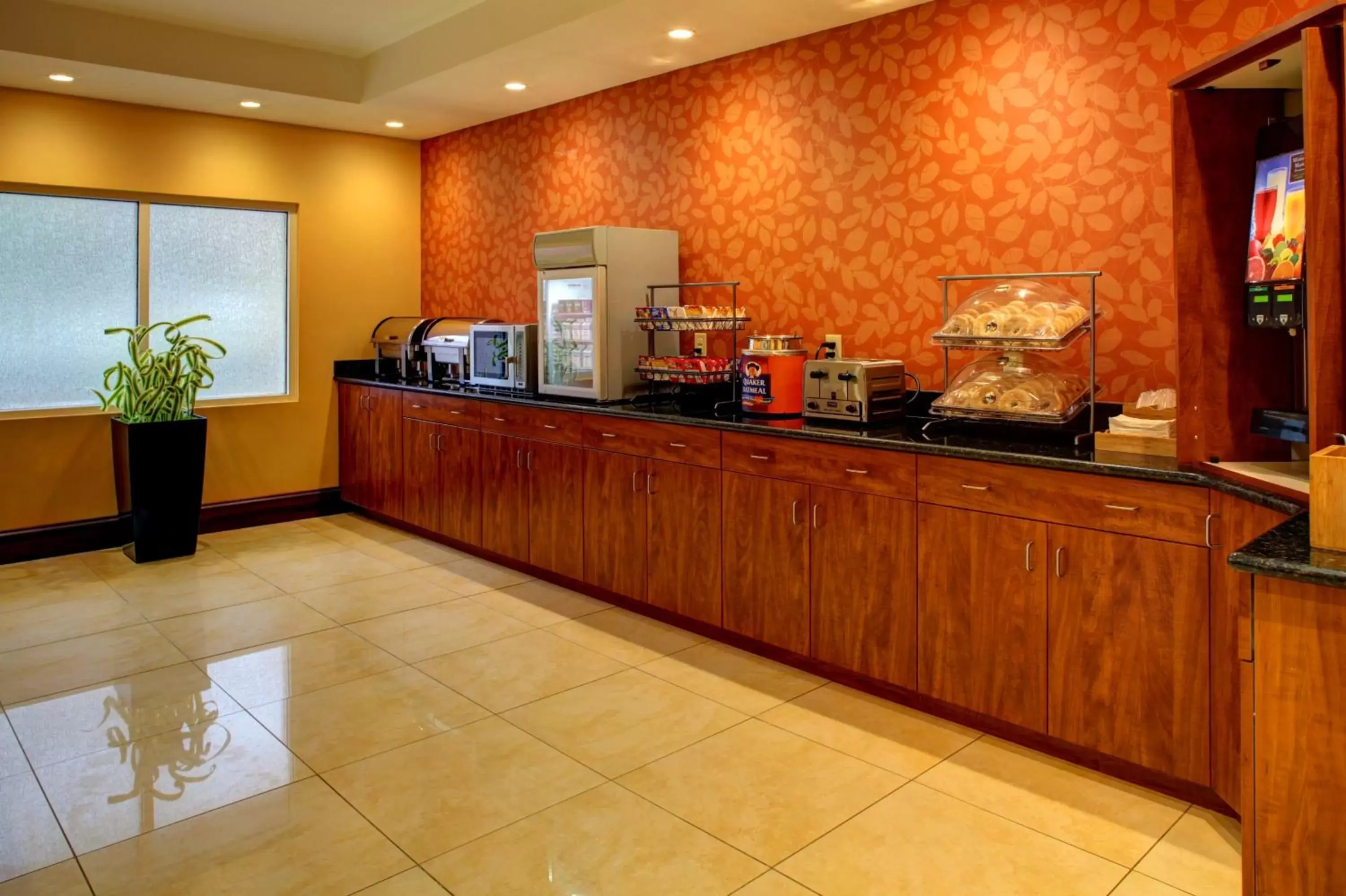 Restaurant/places to eat in Wingate by Wyndham Fletcher at Asheville Airport Restaurant/places to eat in Wingate by Wyndham Fletcher at Asheville Airport