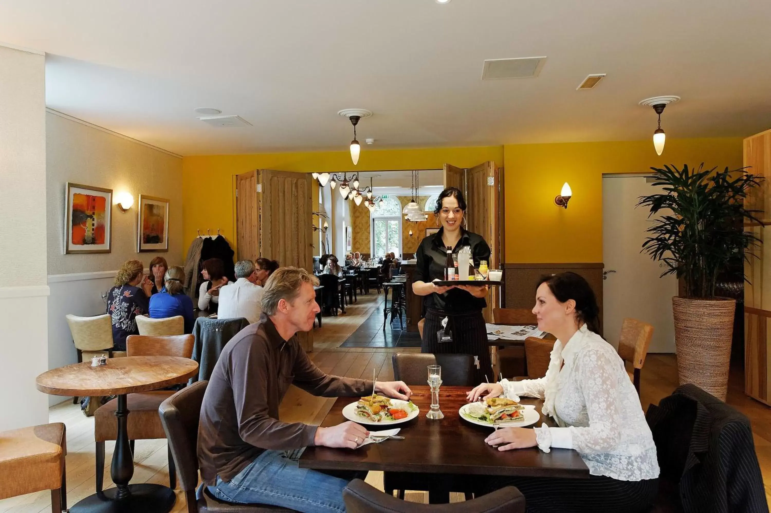 Staff, Restaurant/Places to Eat in Hotel De Villa