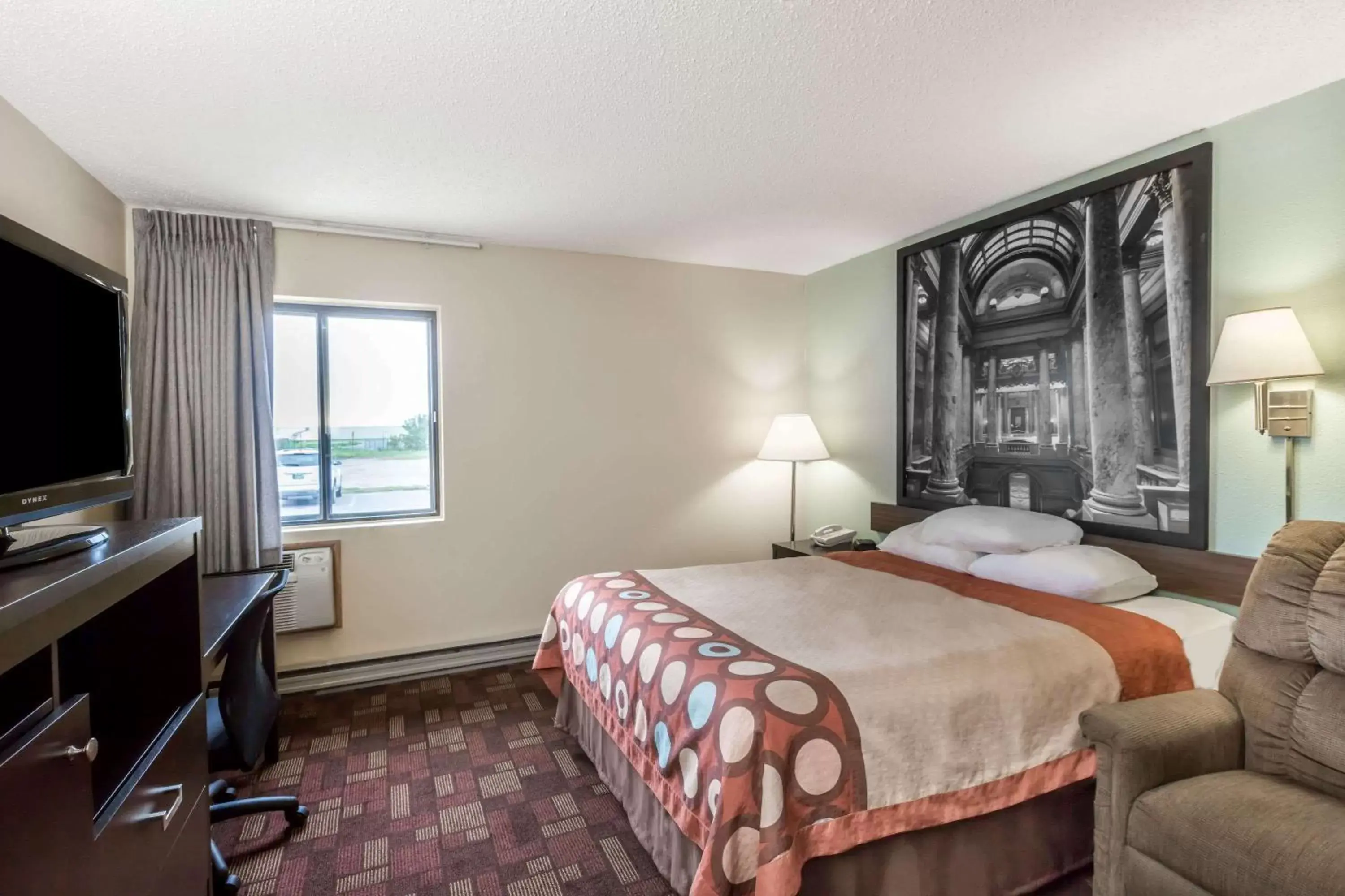 Photo of the whole room, Bed in Super 8 by Wyndham Luverne