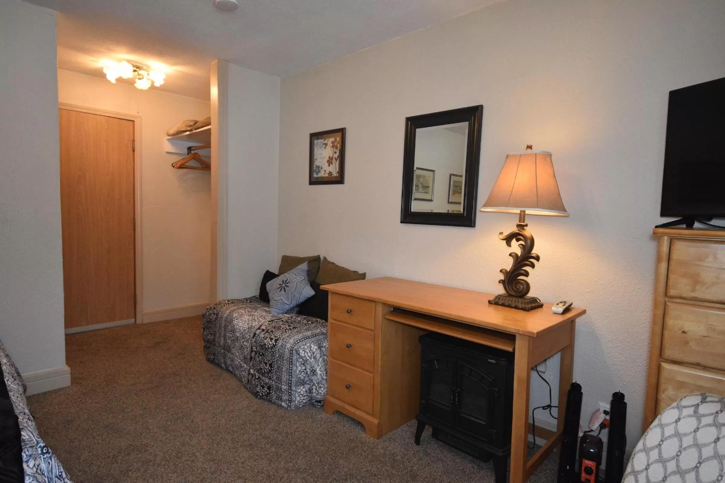 Seating Area in Alaska Grizzly Lodge