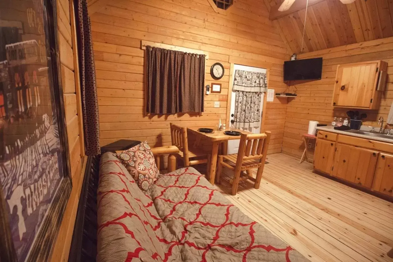 Kitchen or kitchenette, Seating Area in Katie's Cozy Cabins