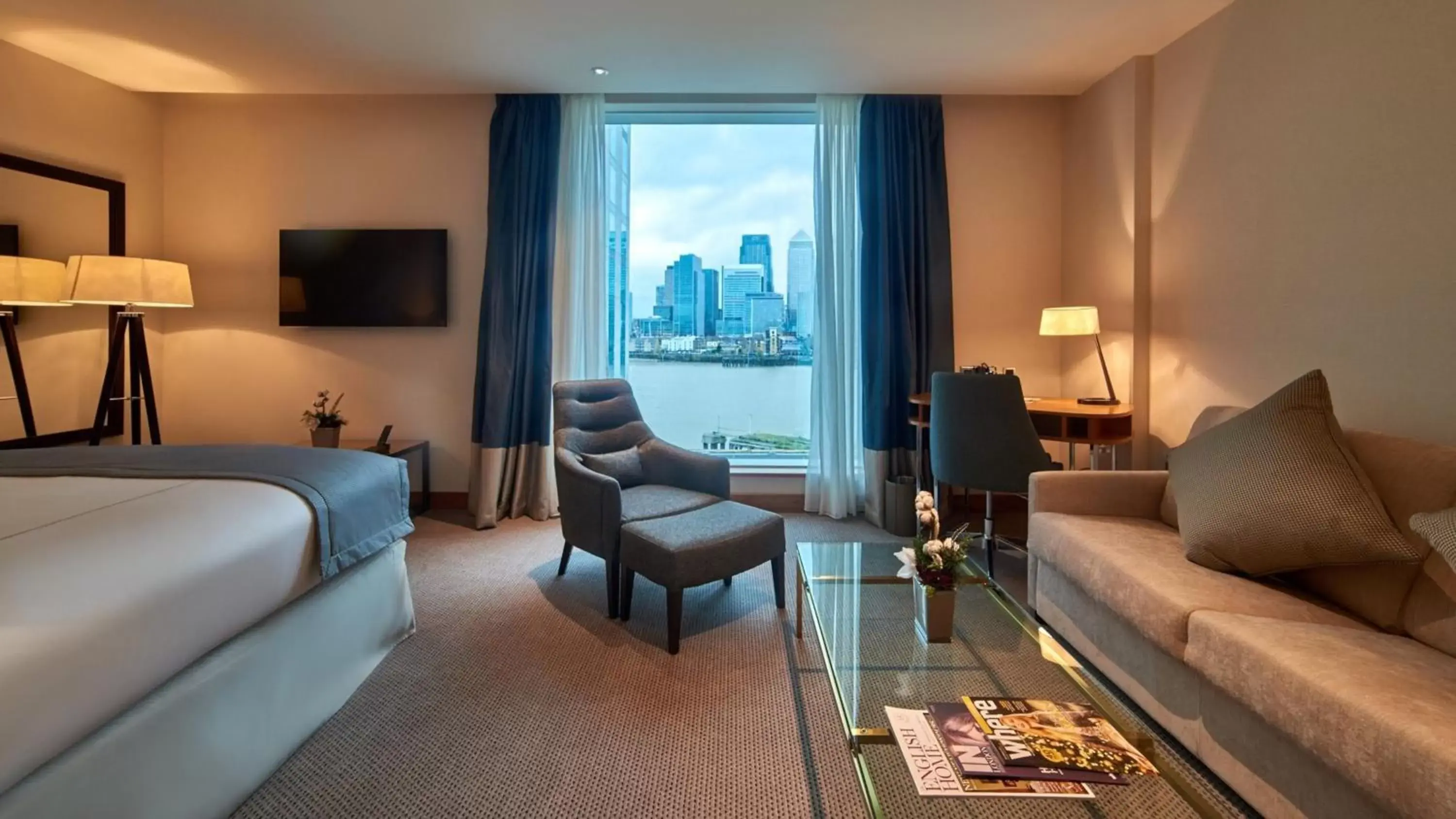 Bedroom, Seating Area in Intercontinental London - The O2, an IHG Hotel