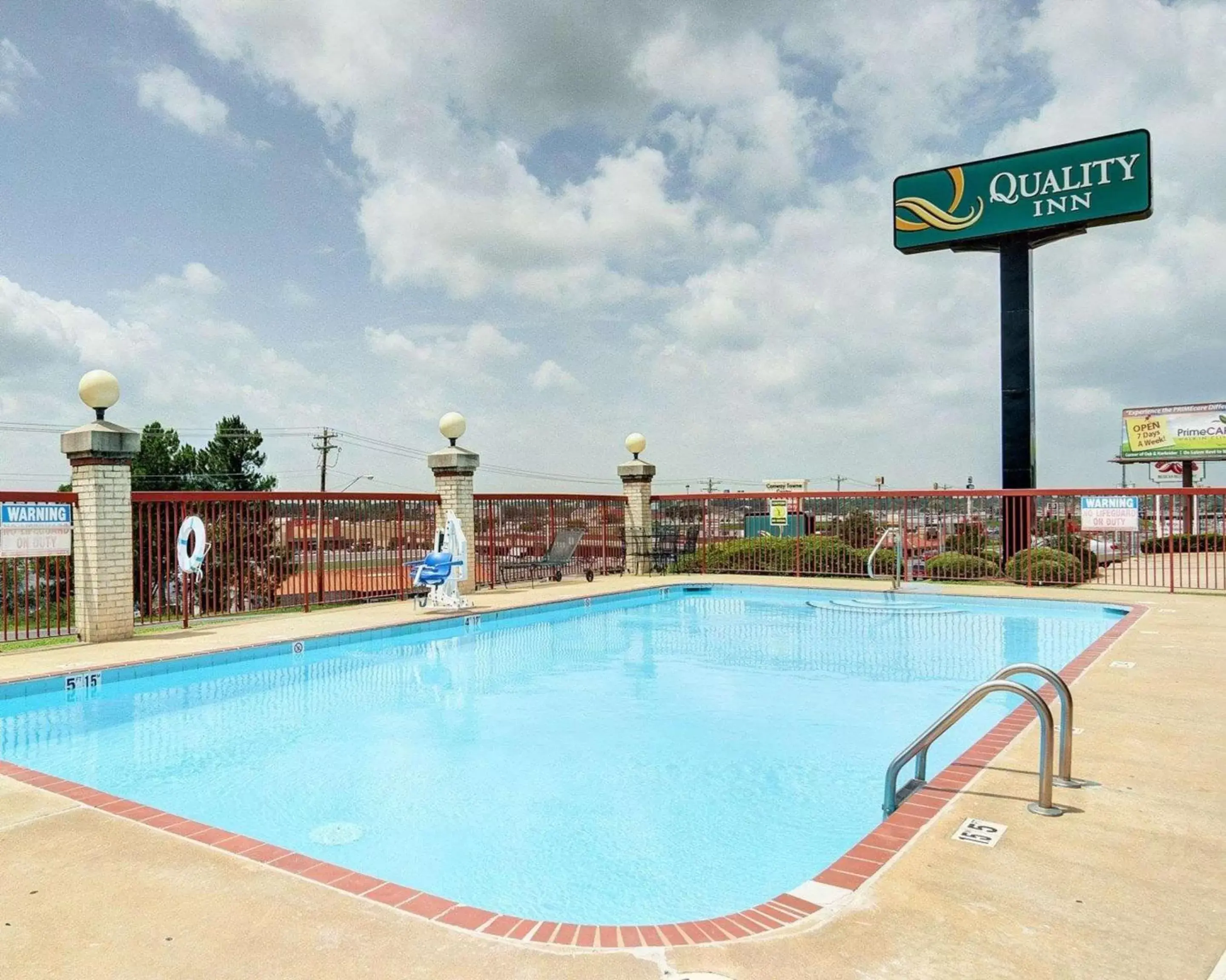 On site, Swimming Pool in Quality Inn Conway - Greenbrier