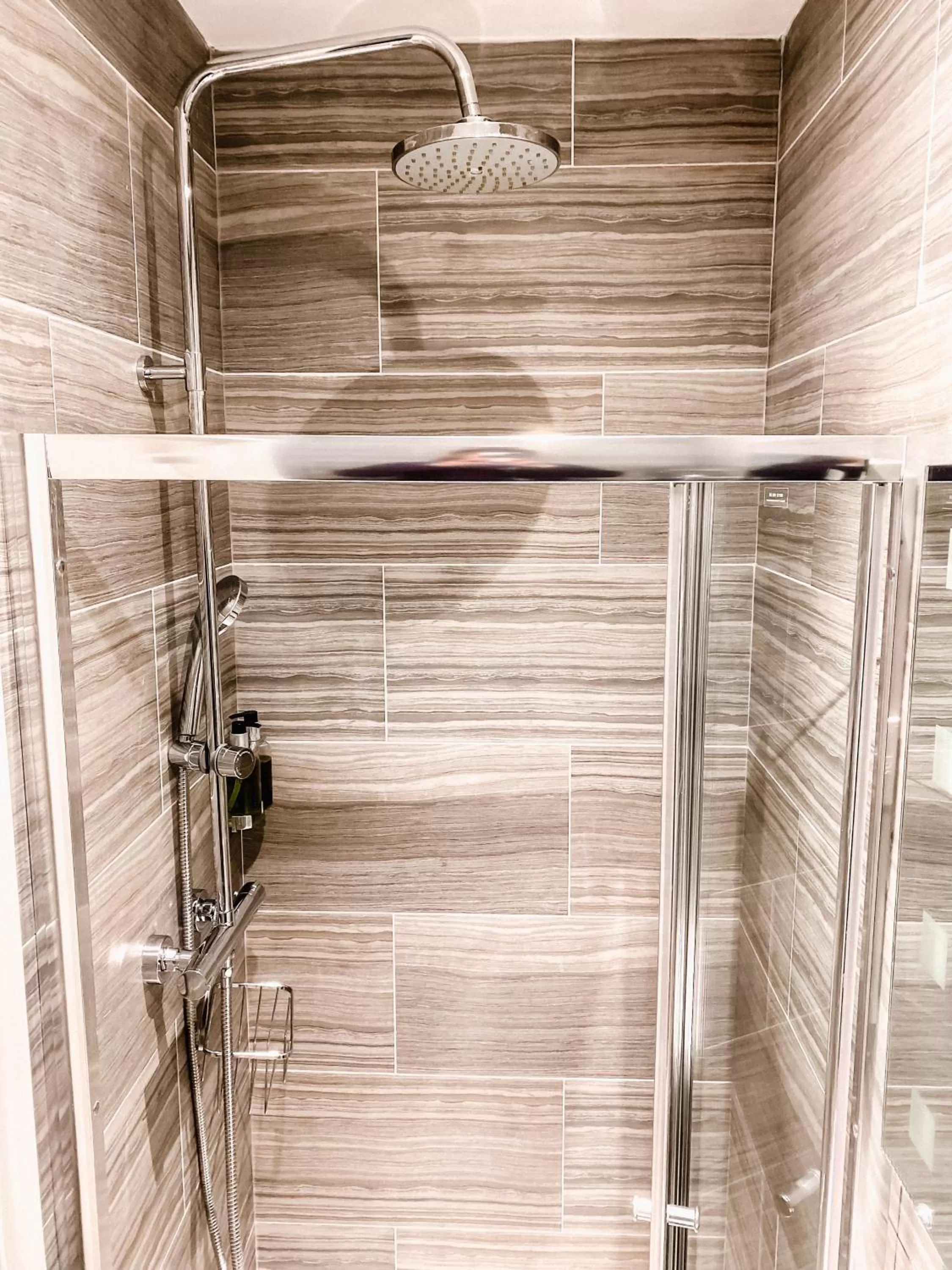 Shower in TiTiwangsa One Accomodation at Paddington