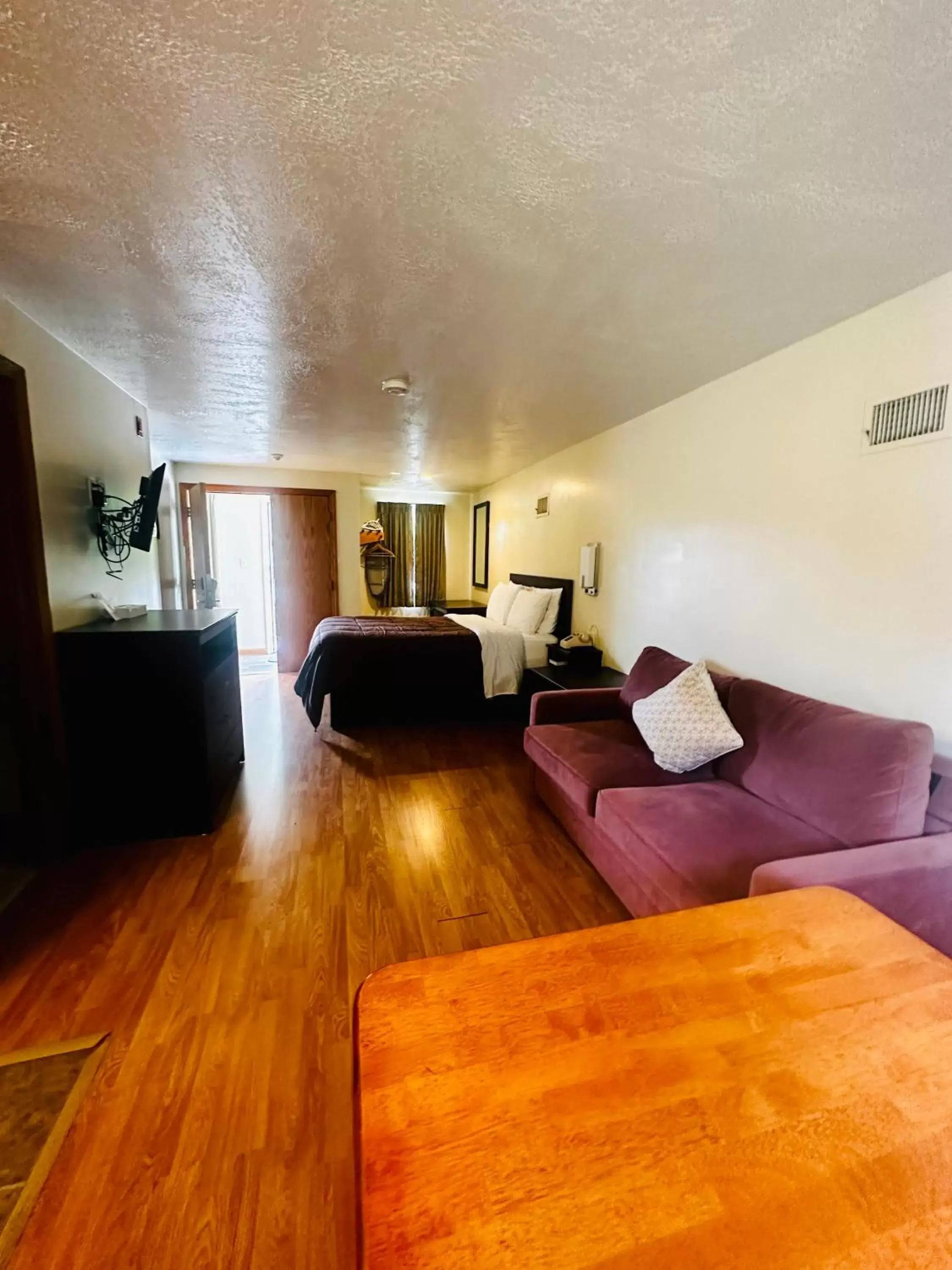 Photo of the whole room, Seating Area in Blue Spruce Inn & Townhouses