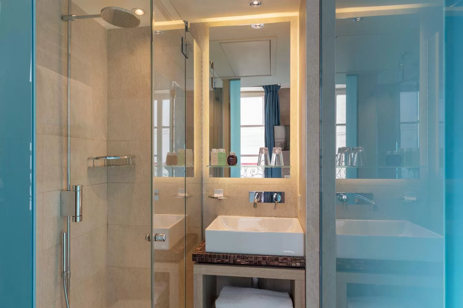 Bathroom in Hôtel de Lille - Saint-Germain des Près