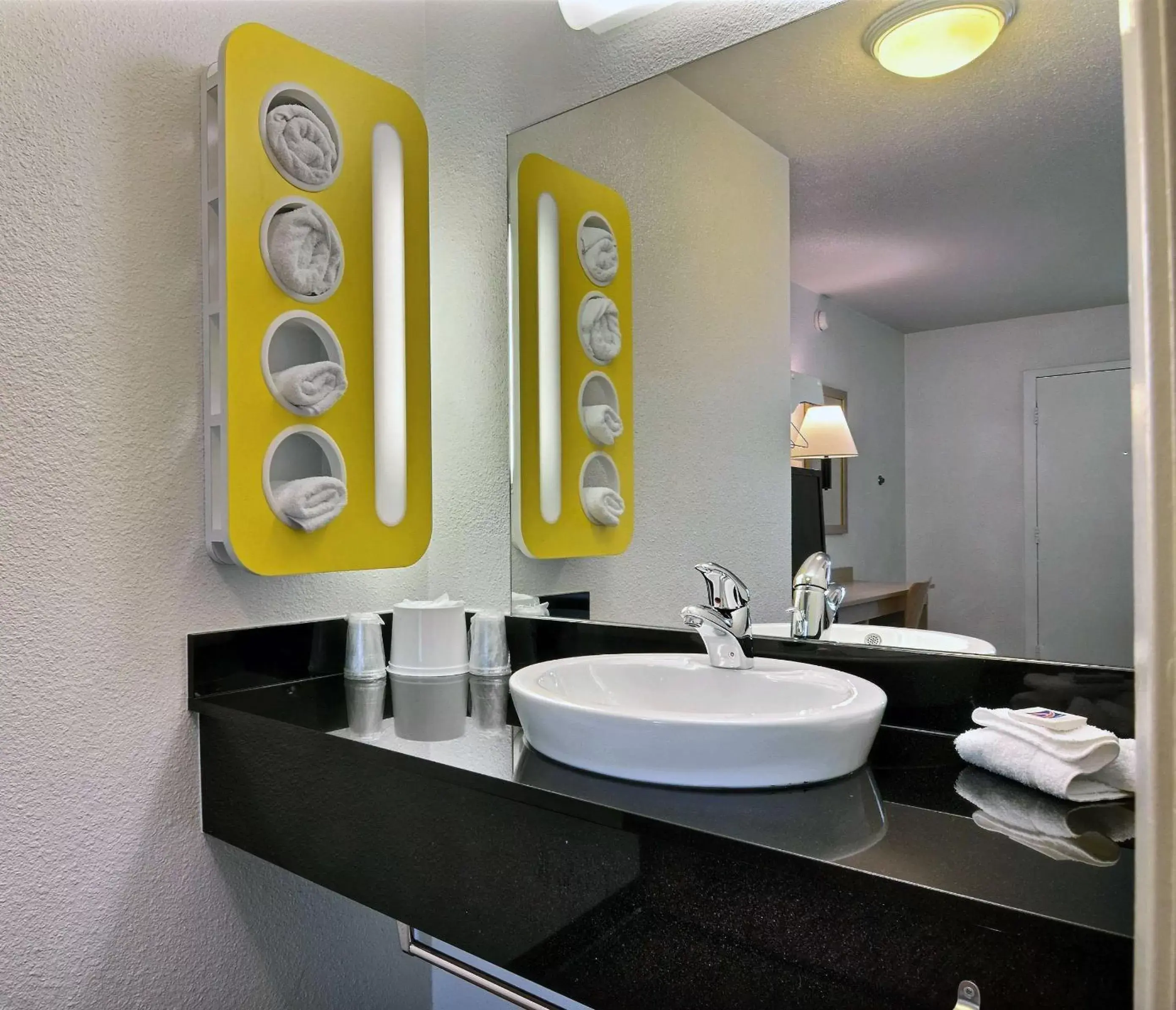 Bedroom in Motel 6-Tumwater, WA - Olympia Bedroom in Motel 6-Tumwater, WA - Olympia