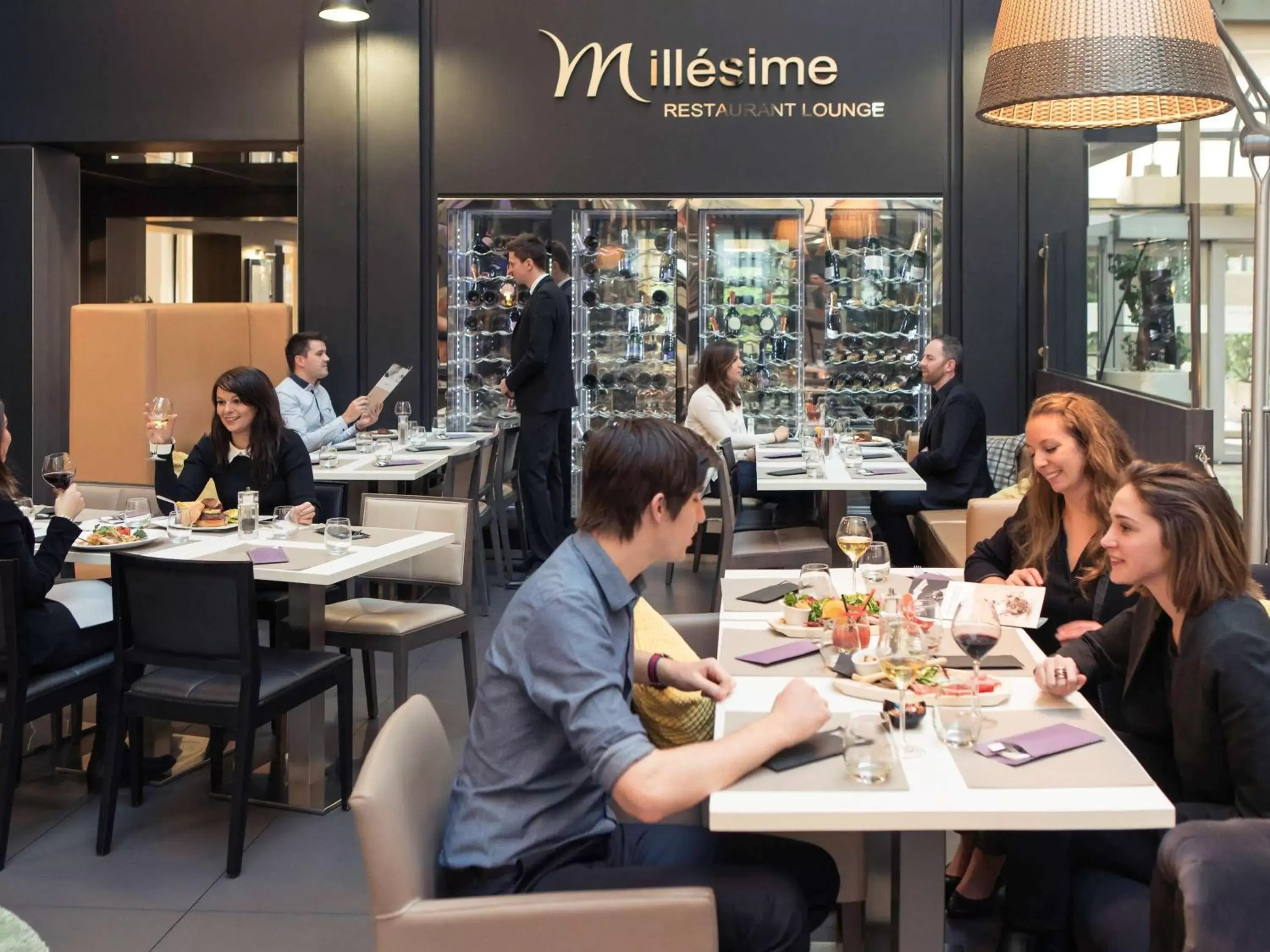 On site, Restaurant/Places to Eat in Mercure Paris Porte De Versailles Expo