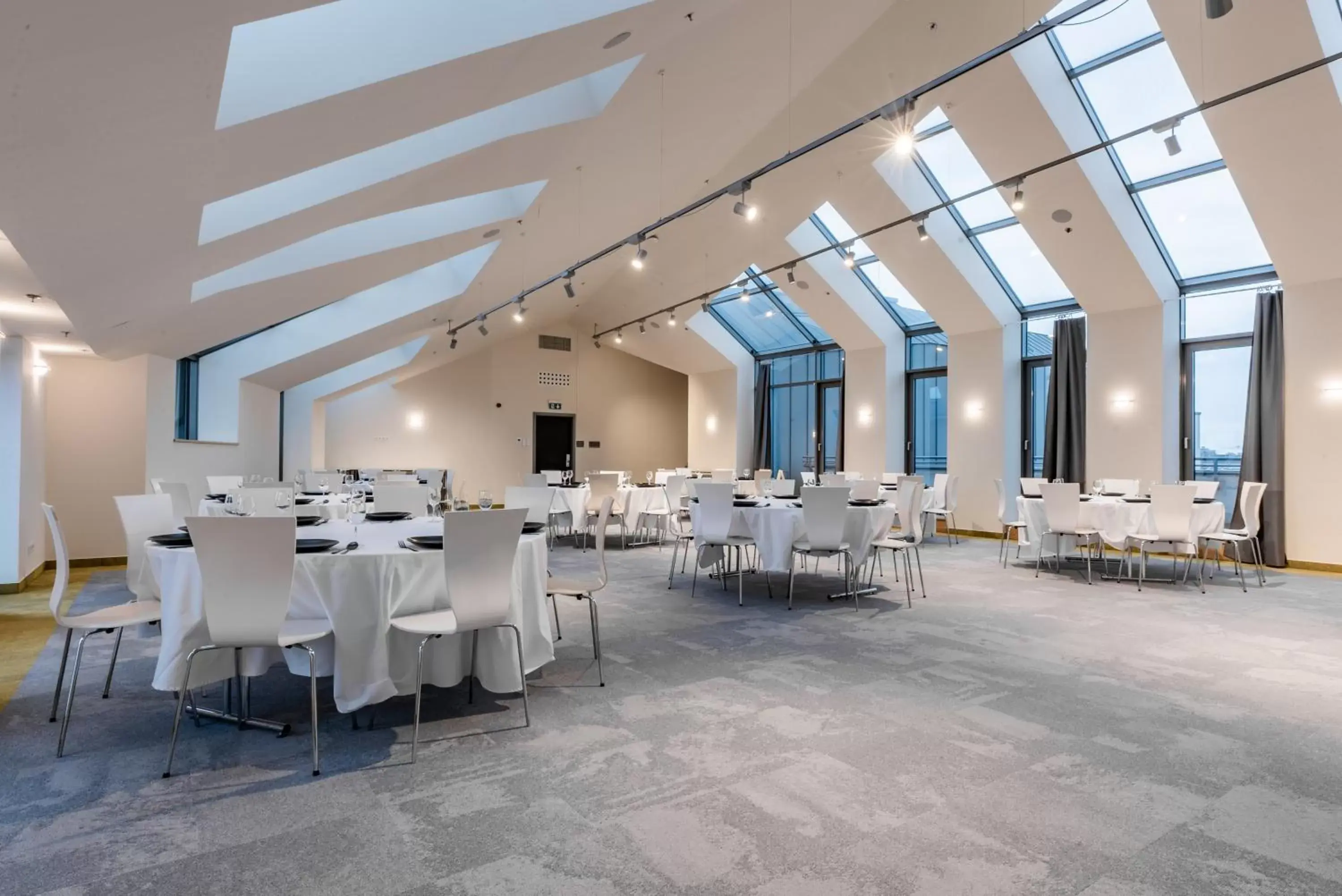 Meeting/conference room, Restaurant/Places to Eat in Verdi Grand Hotel