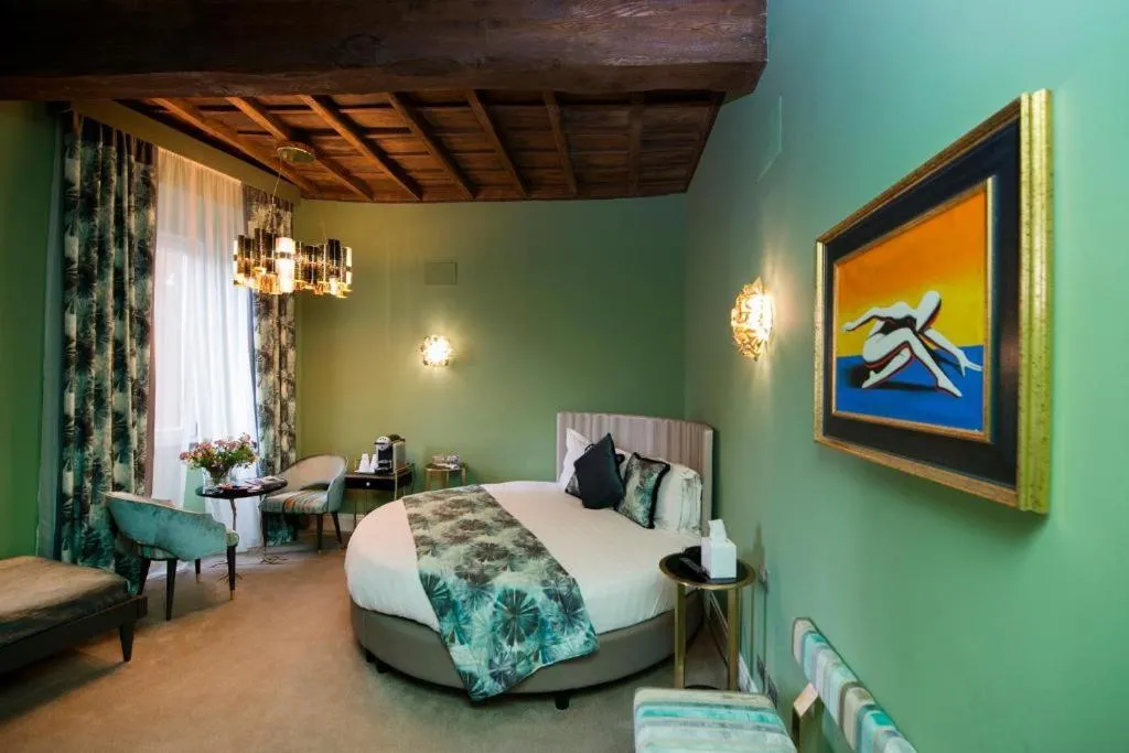 Bed in Torre Argentina Relais - Residenze di Charme