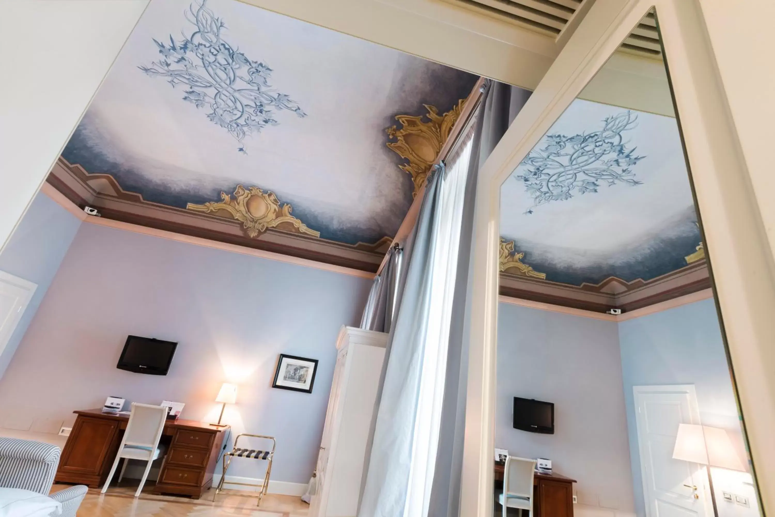Decorative detail in Grand Hotel Della Posta