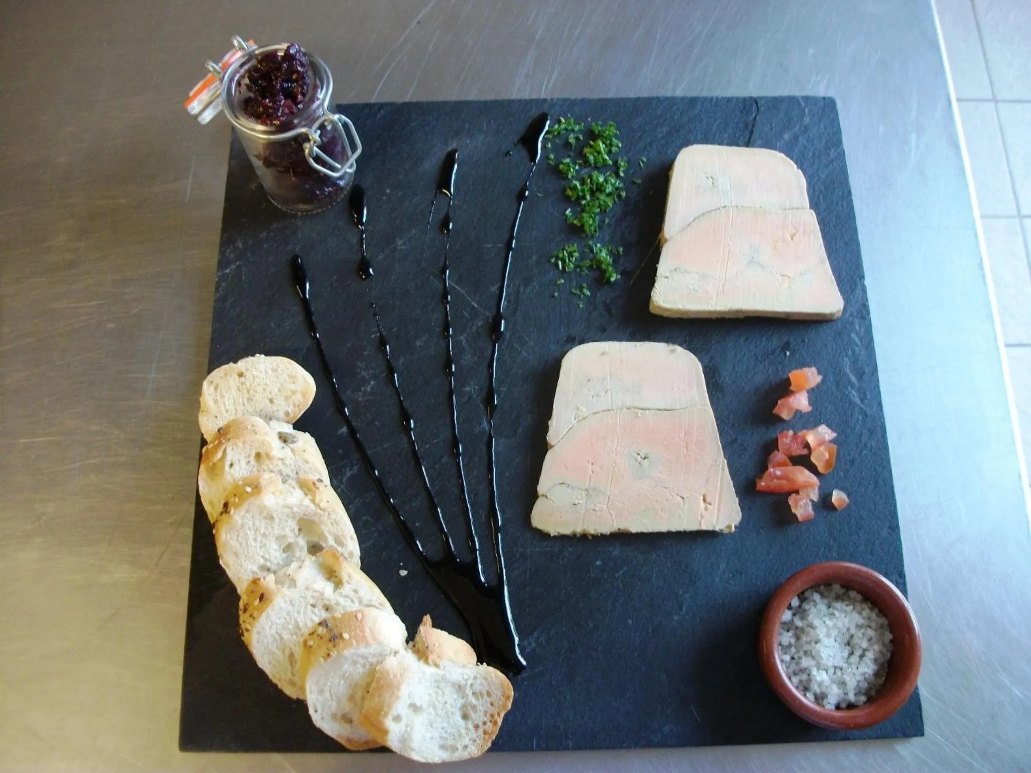 Food and drinks in Logis hôtel Au Relais Nivernais