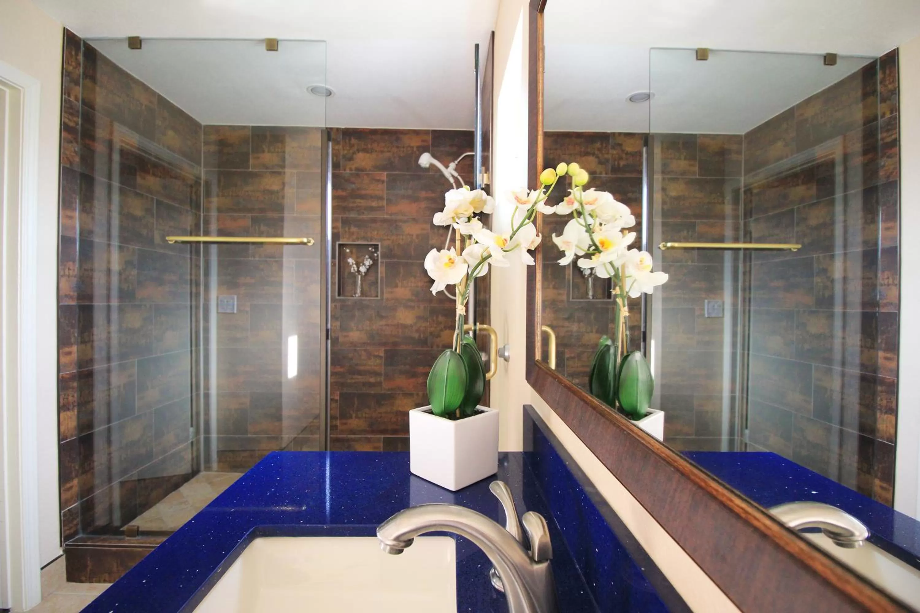 Shower in Colony Inn