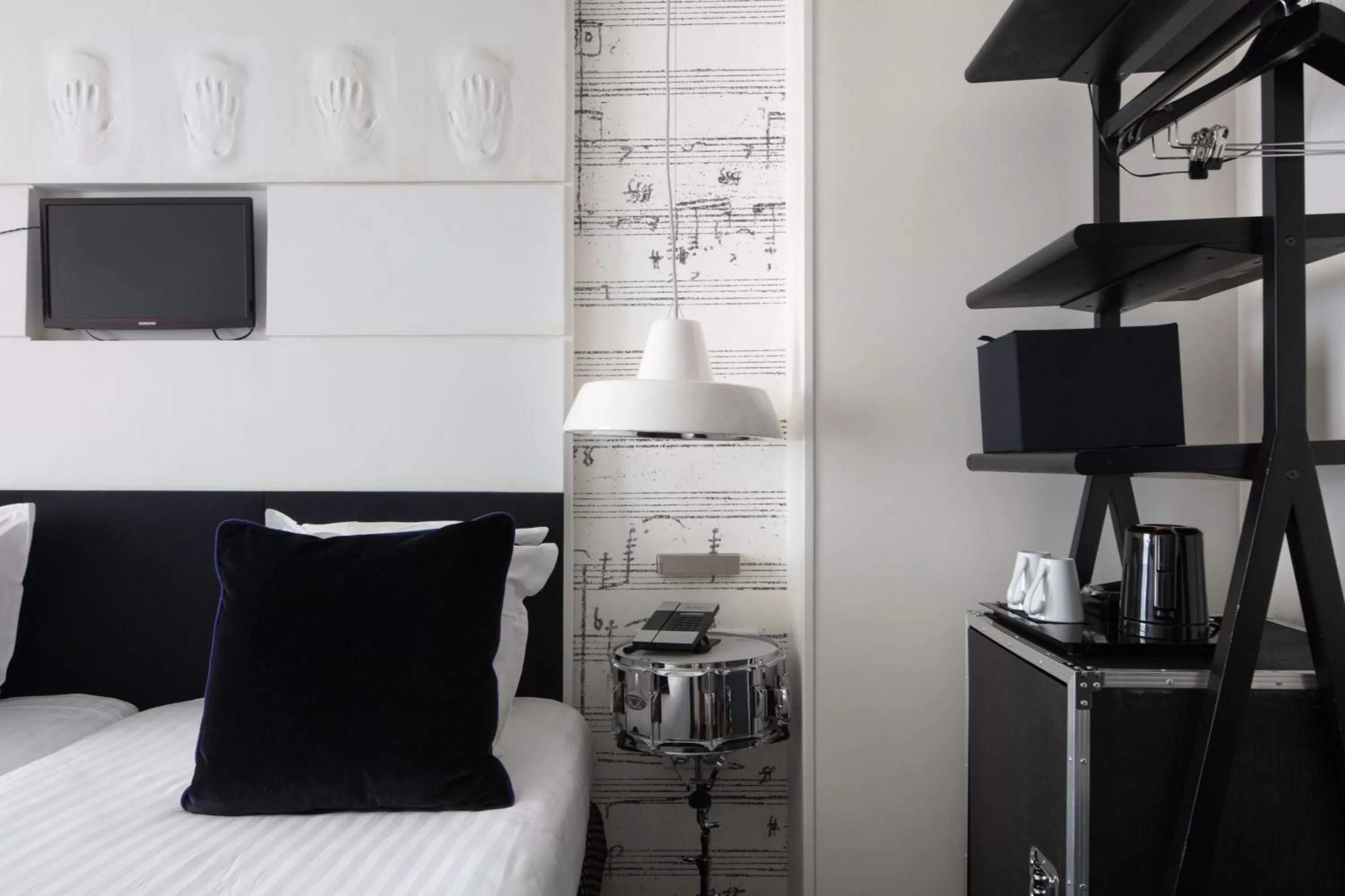 Bedroom, Bed in Le 123 Sébastopol - Astotel