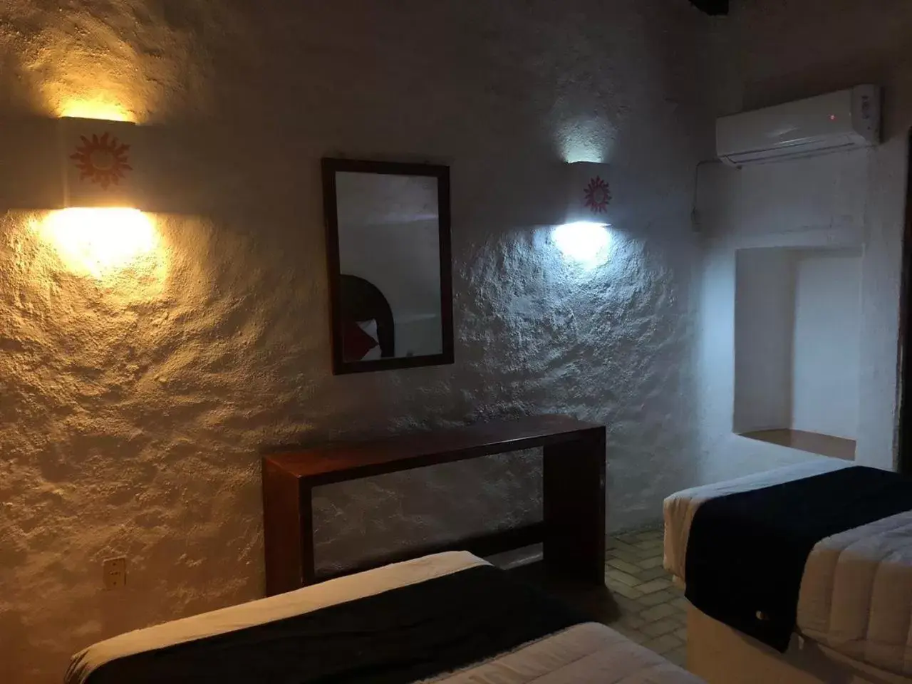 Bedroom in hotel plaza tucanes