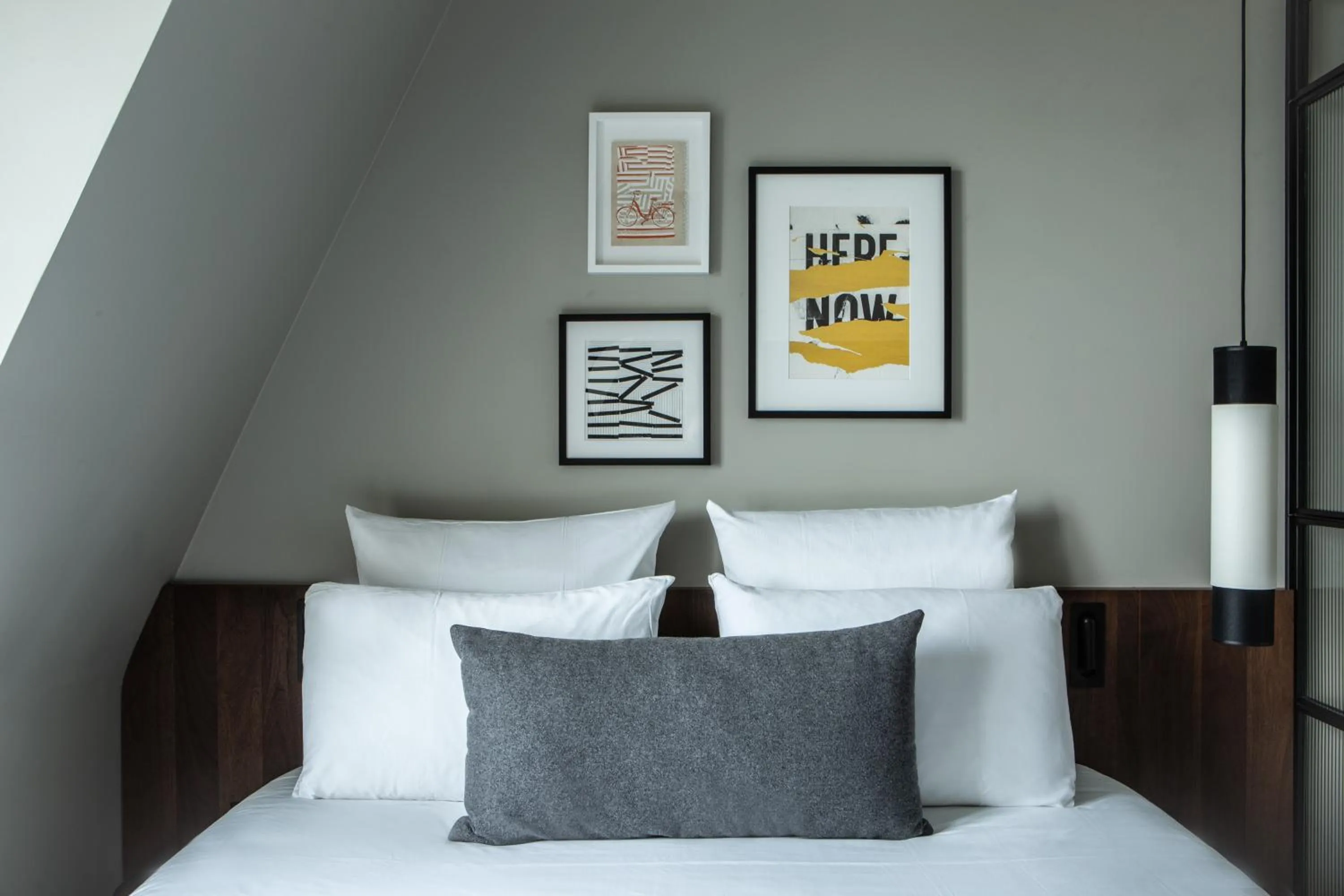 Bed in ibis Styles Paris Gare du Nord TGV