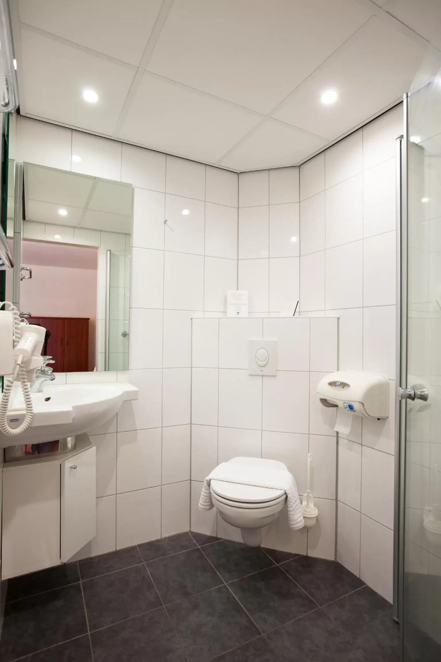 Bathroom in Hotel De Oringer Marke & Stee by Flow
