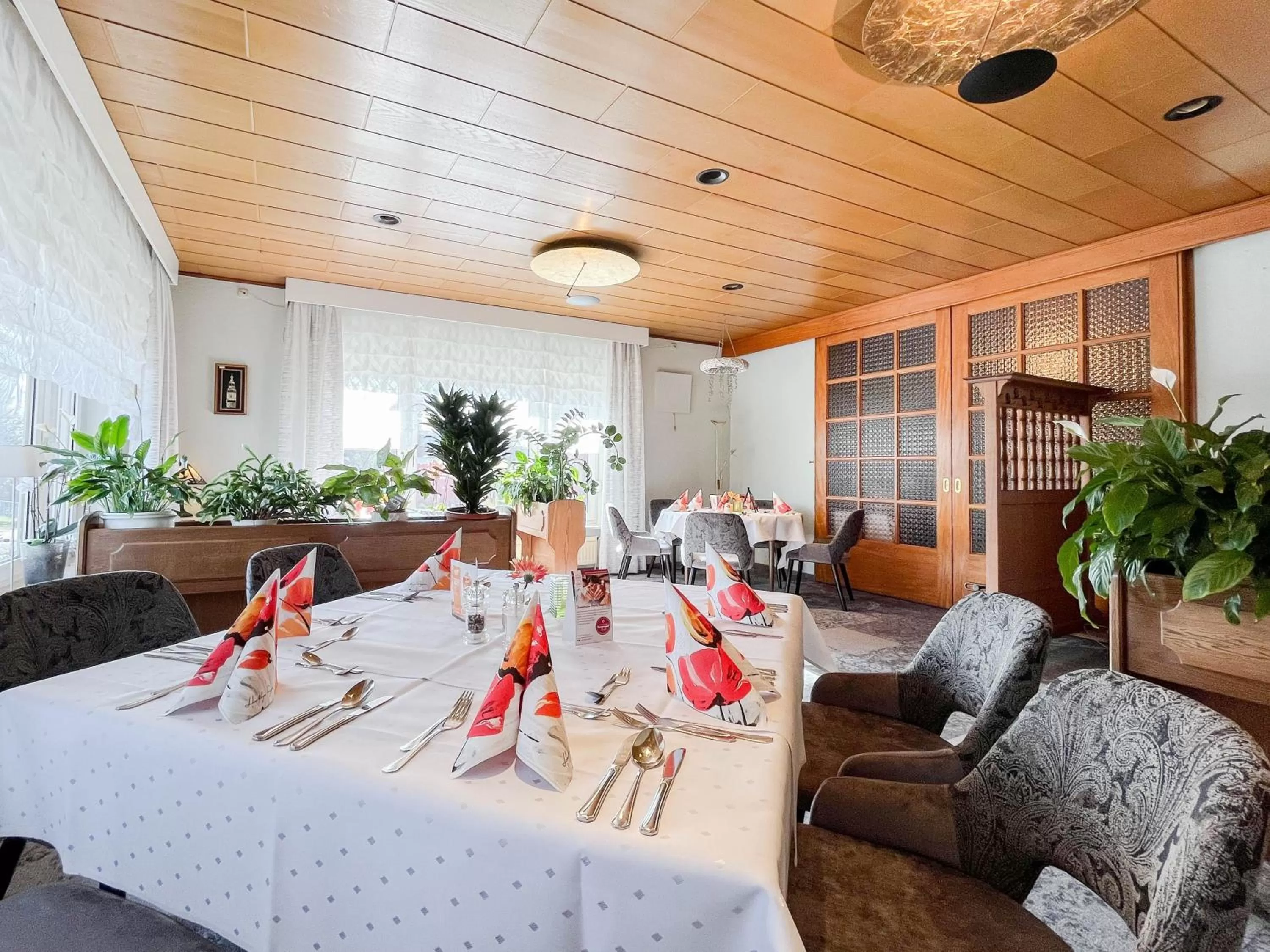 Restaurant/places to eat in Hotel-Restaurant Vier Linden