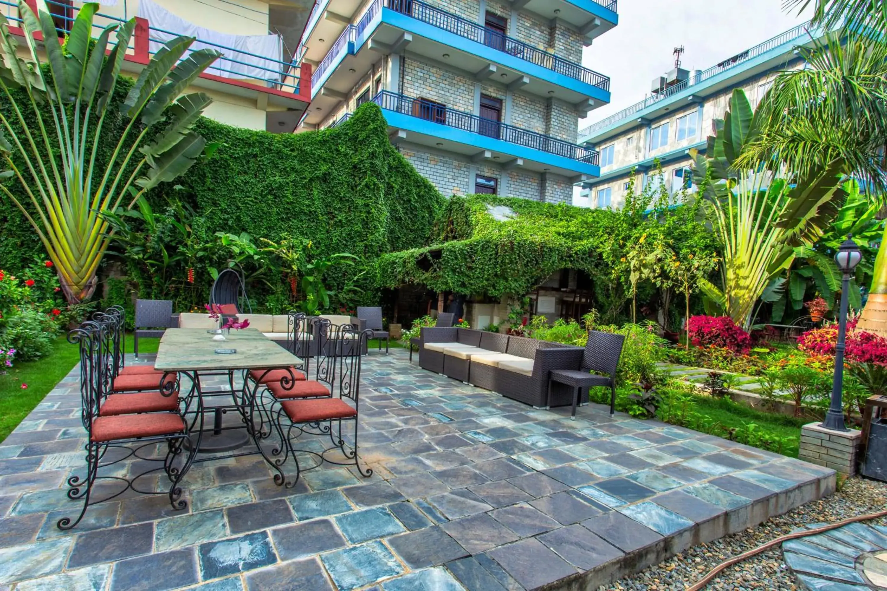 Garden, Restaurant/Places to Eat in Da Yatra Courtyard Hotel