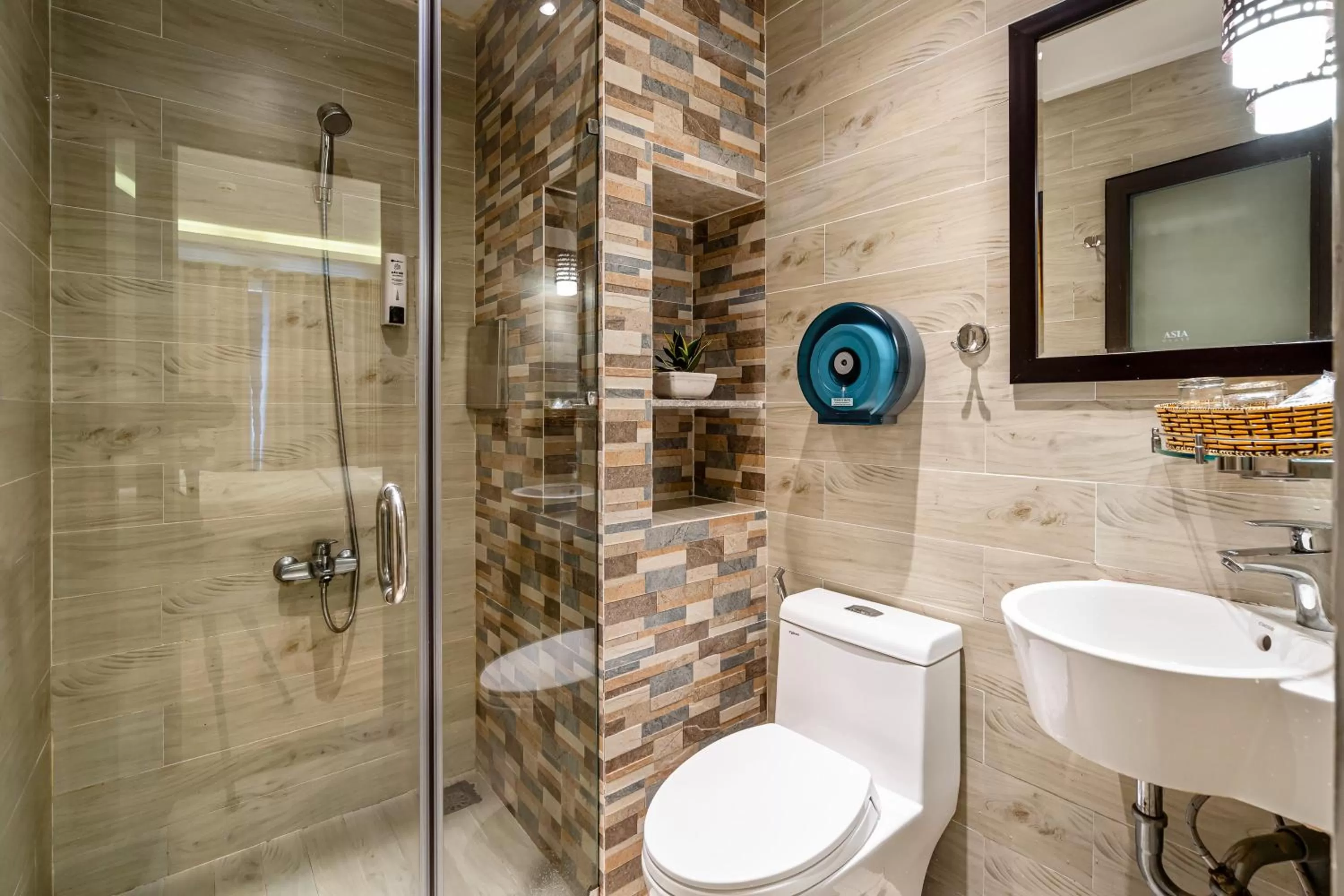 Bathroom in Lotus Laverne Hotel