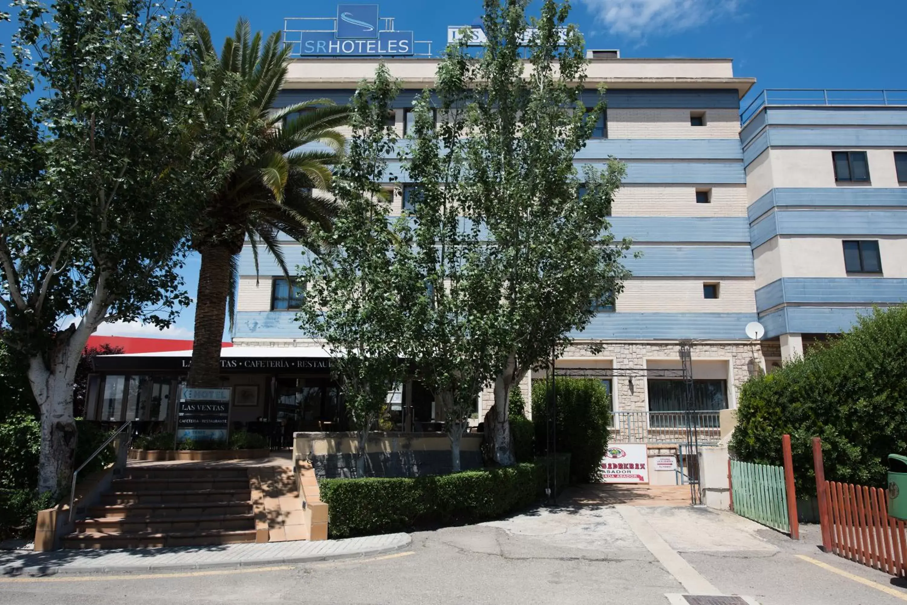 Facade/entrance, Property Building in Las Ventas