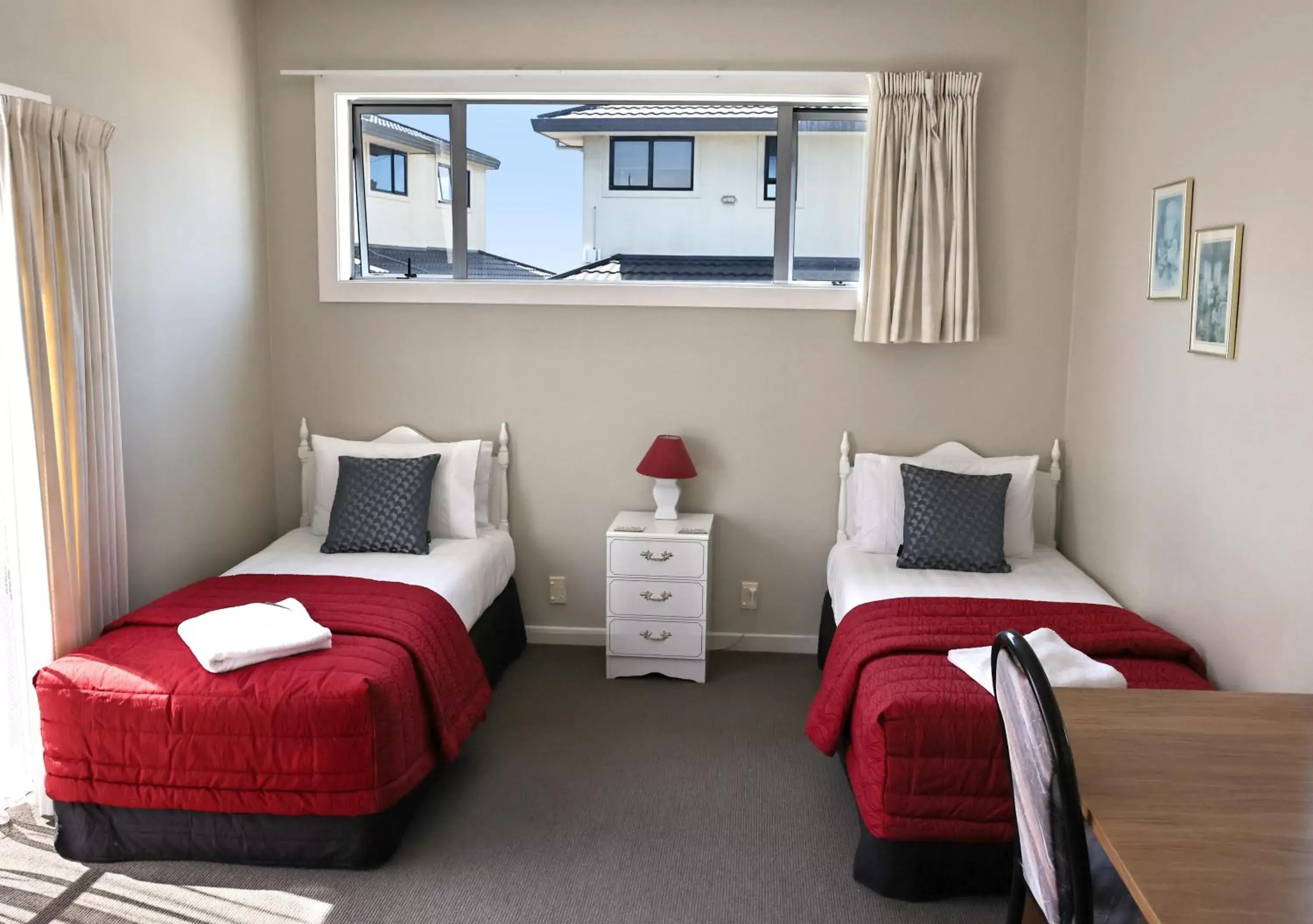 Bed in Baywatch Motor Lodge Bed in Baywatch Motor Lodge