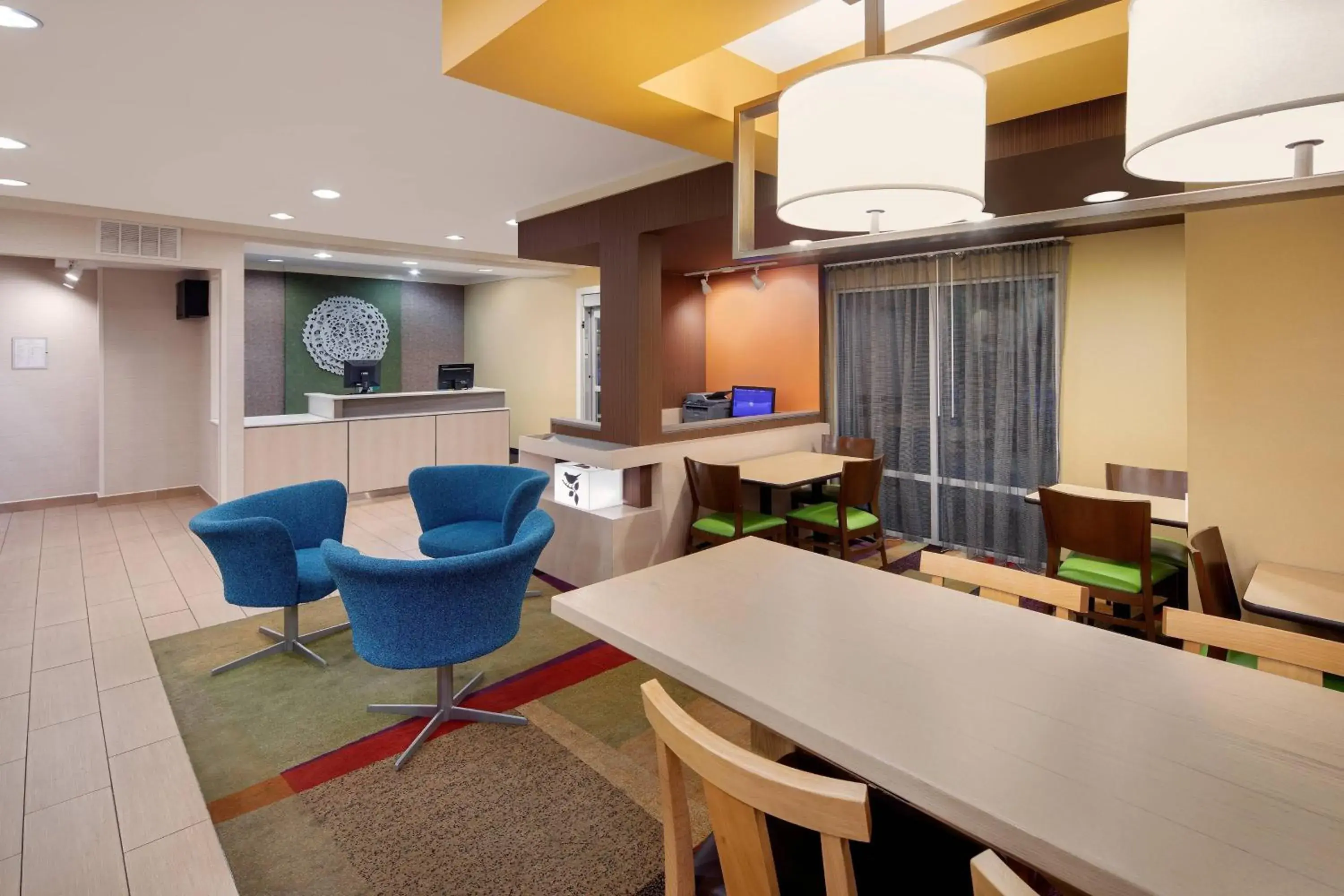 Lobby or reception, Kitchen/Kitchenette in Fairfield Inn & Suites Austin University Area