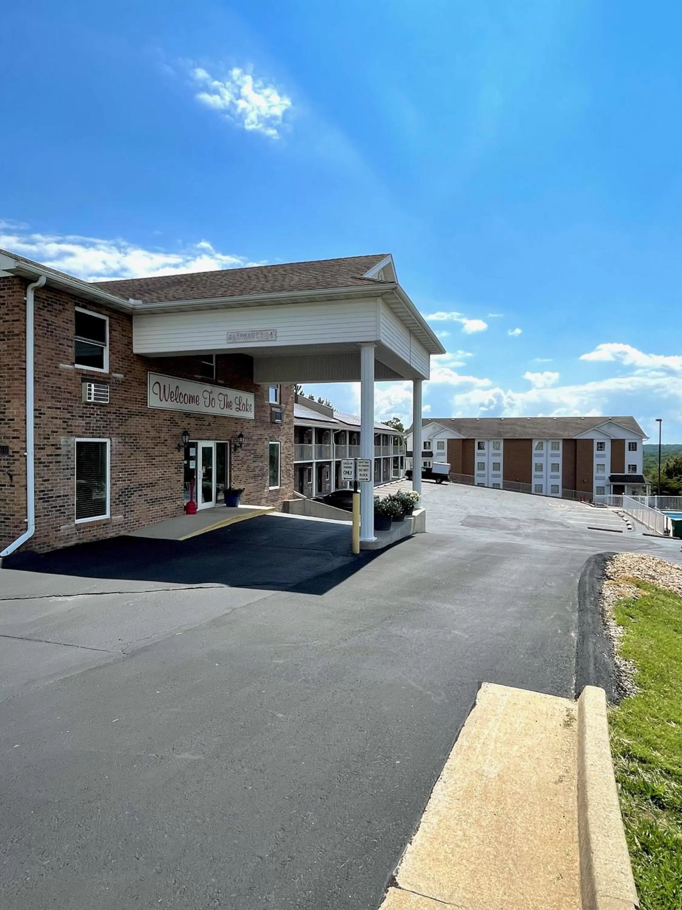 Property building in Schmidt's Creek Hotel
