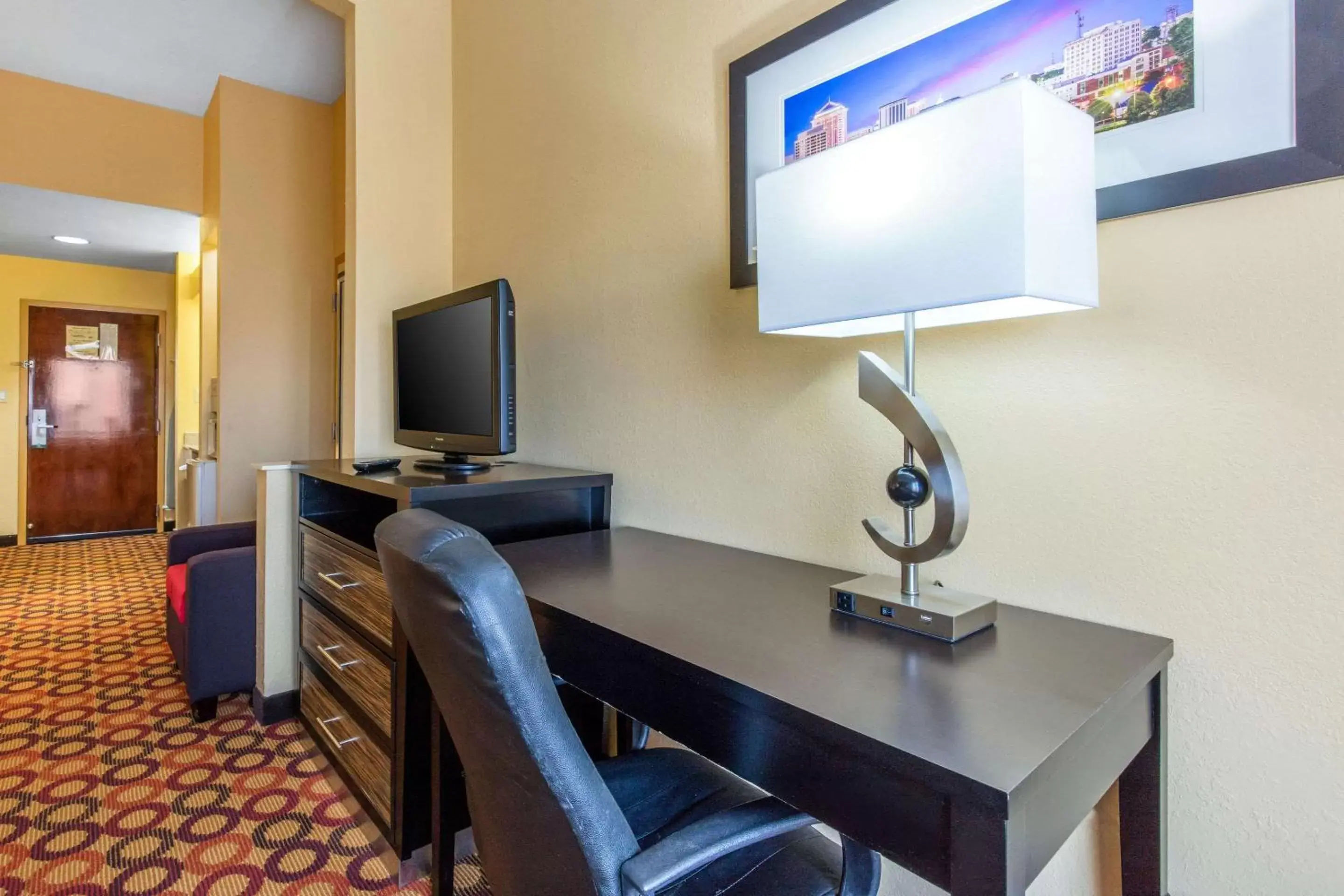 Photo of the whole room, TV/Entertainment Center in Quality Inn & Suites Montgomery East Carmichael Rd