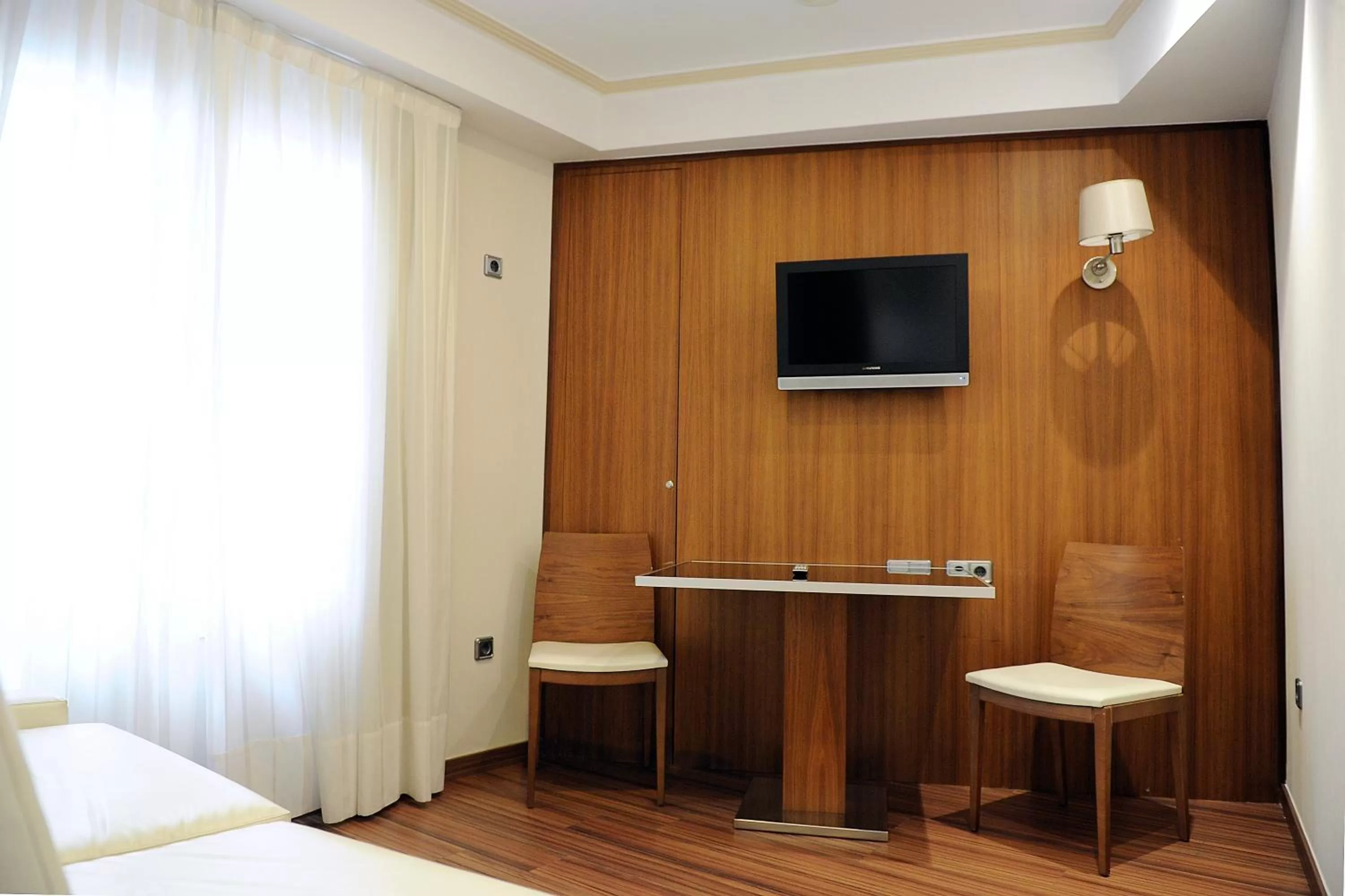 Living room, Bed in Hotel El Churra