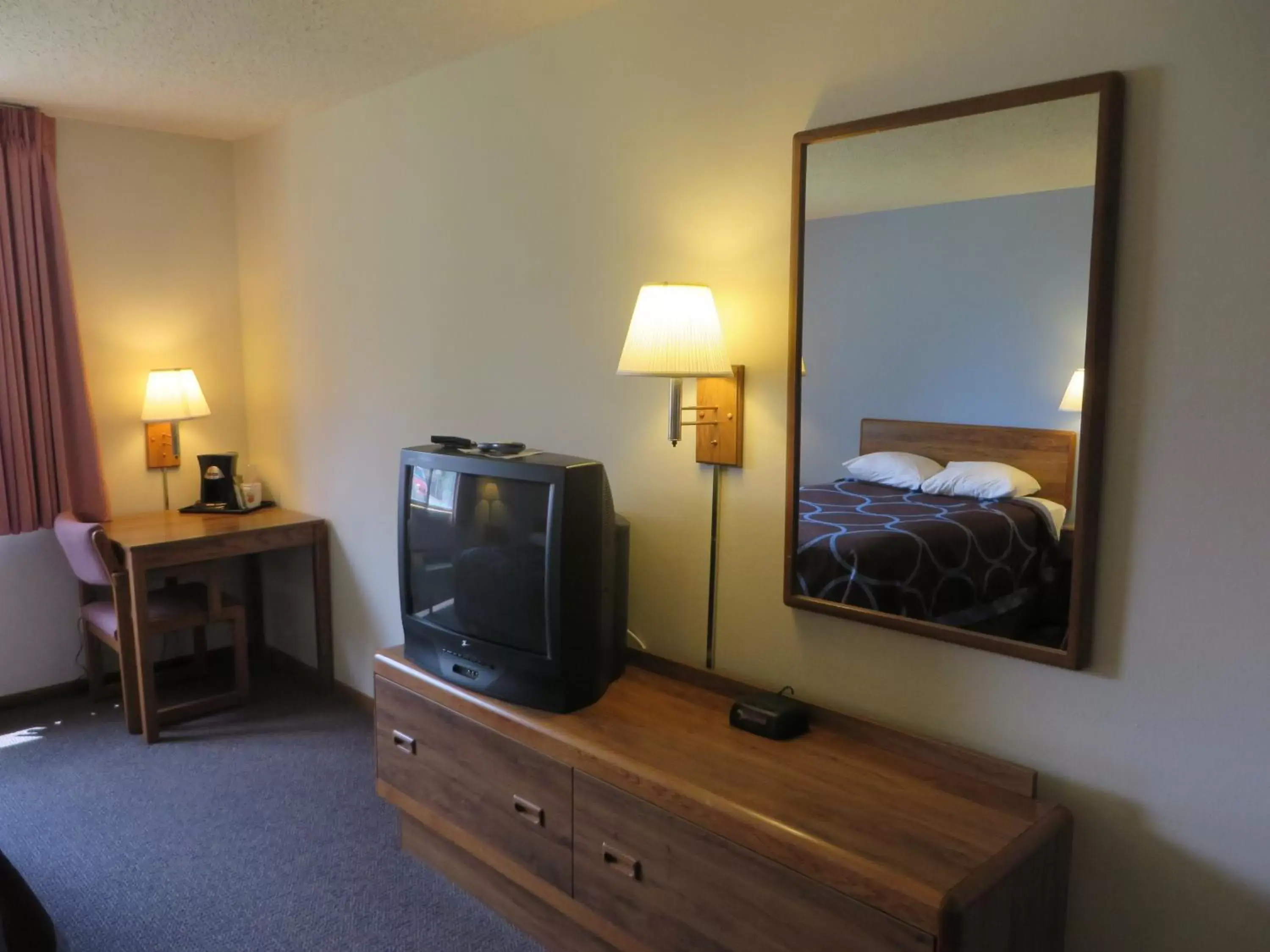 TV/Entertainment Center in Super 8 by Wyndham Centerville