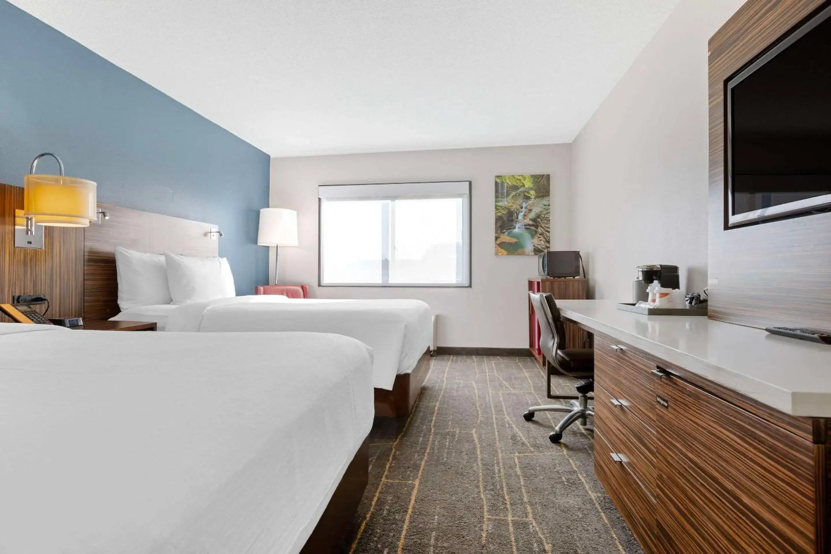 Bedroom in Quality Inn near Finger Lakes and Seneca Falls