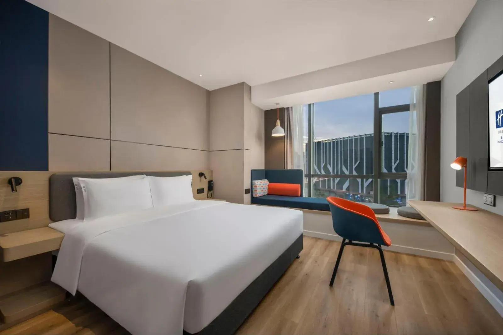 Photo of the whole room in Holiday Inn Express Chongqing Caiyun Lake, an IHG Hotel