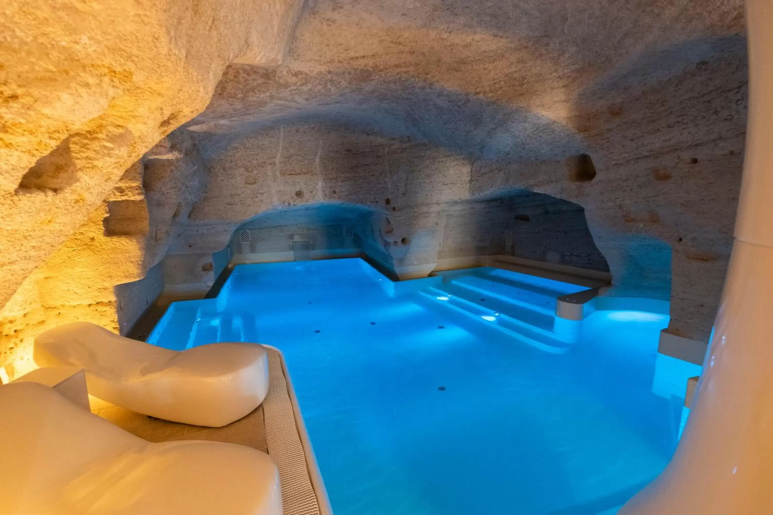 Hot Tub, Swimming Pool in Aquatio Cave Luxury Hotel & SPA