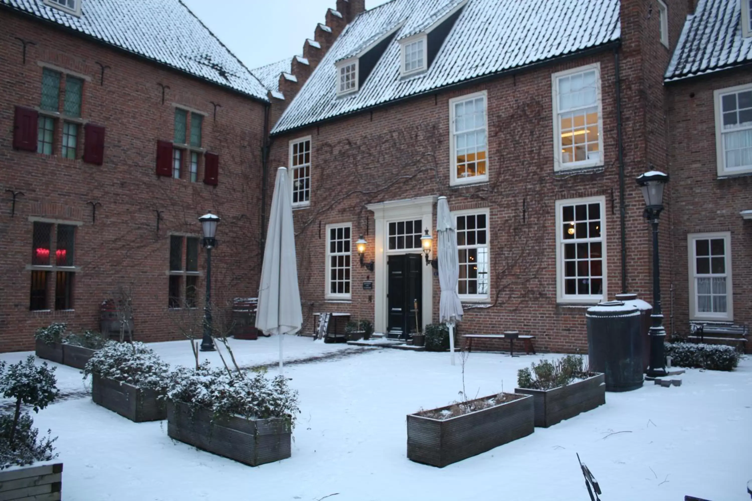 Facade/entrance, Winter in De Hemel De Kracht van Ambacht