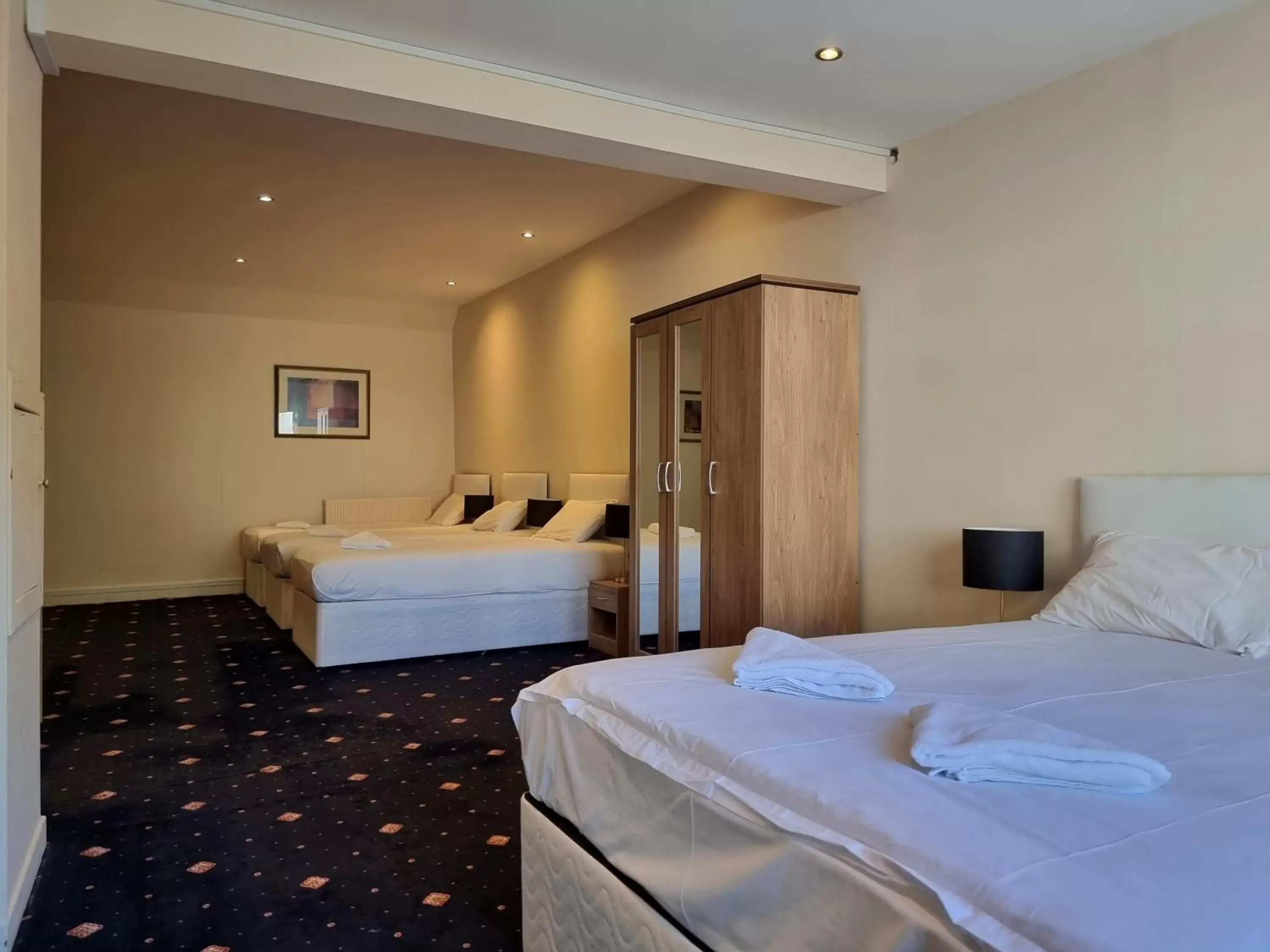 Bedroom, Bed in Park View House