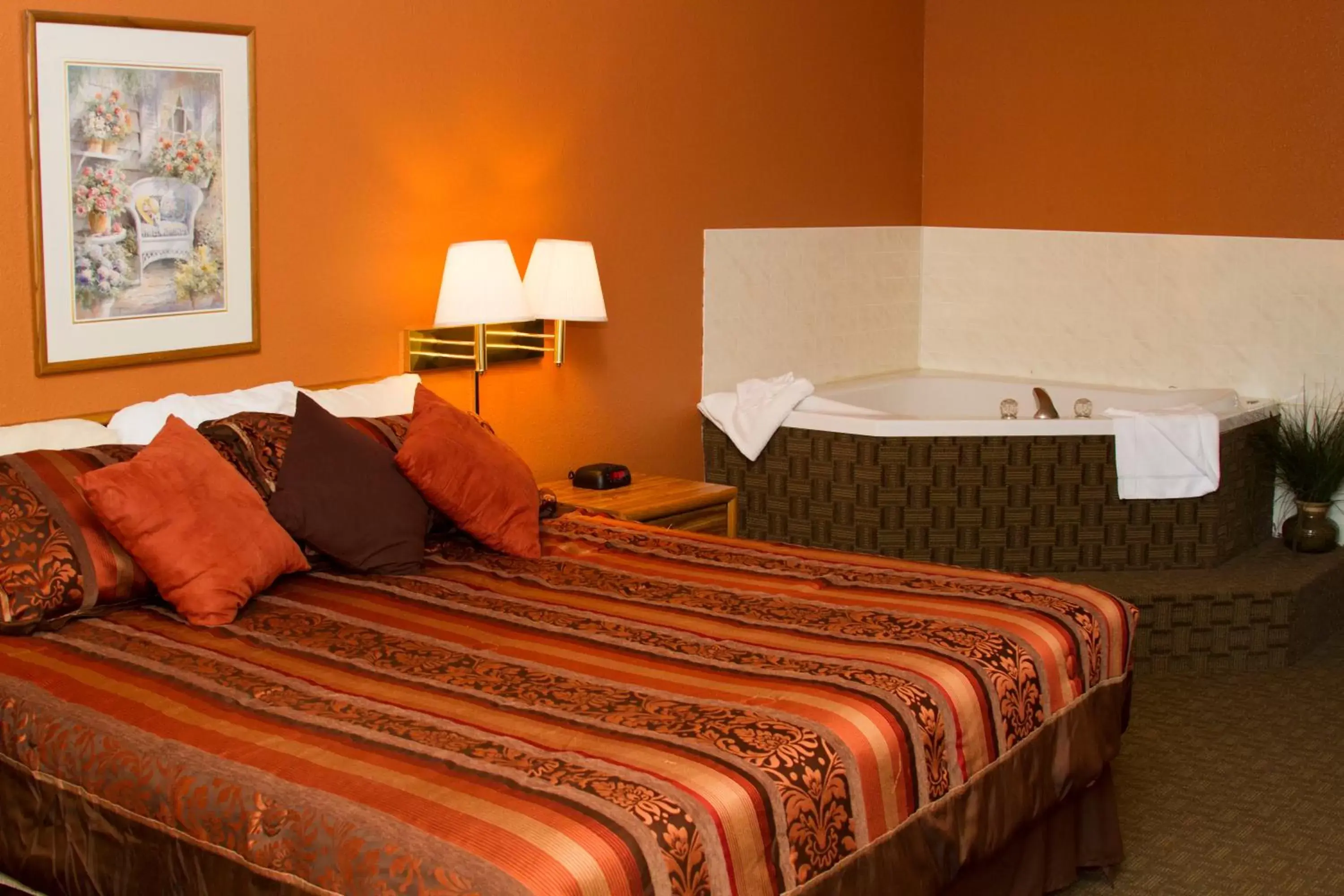Bedroom, Bed in Cottonwood Inn & Suites