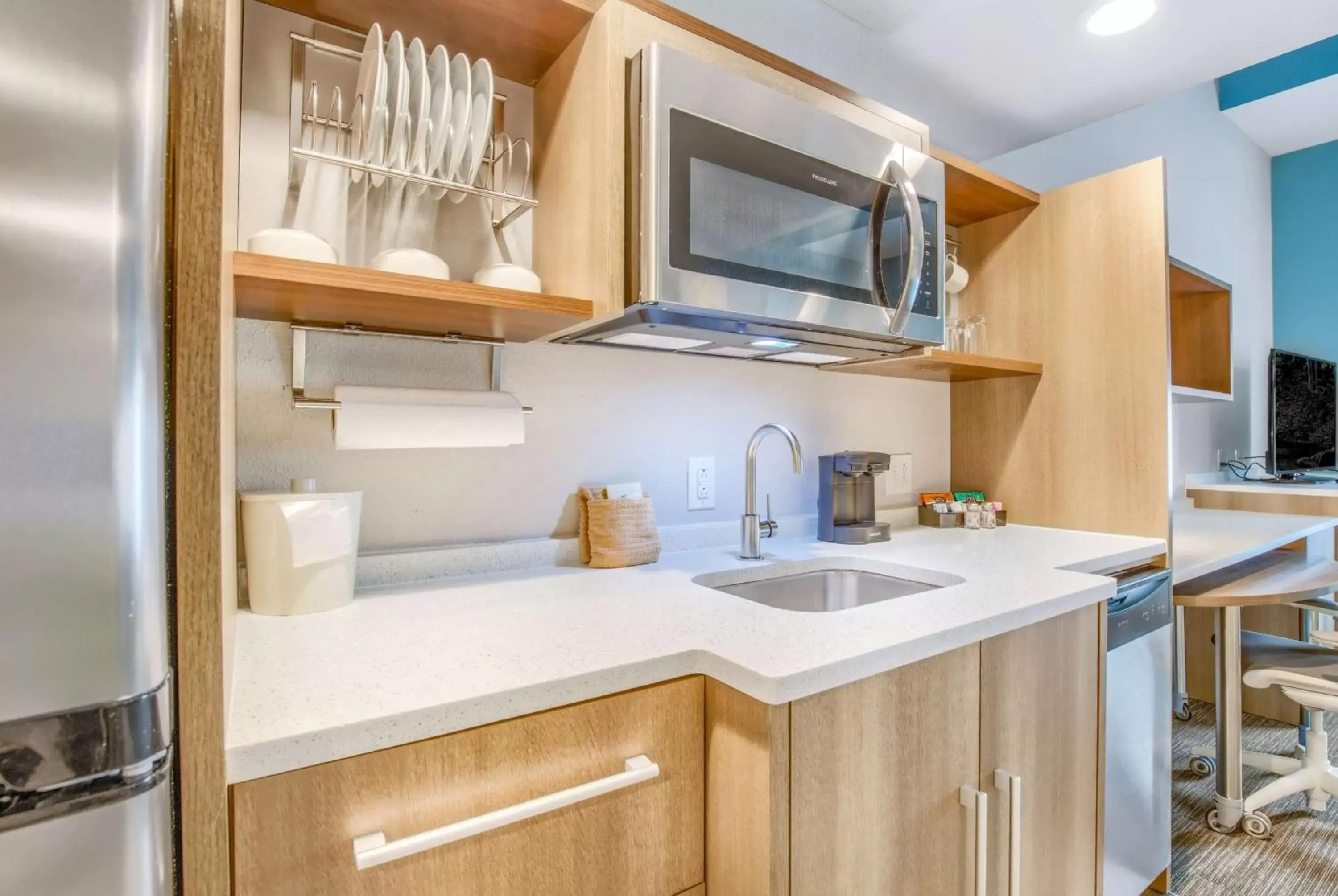 Kitchen or kitchenette, Kitchen/Kitchenette in Home2 Suites by Hilton Mobile West I-10 Tillmans Corner