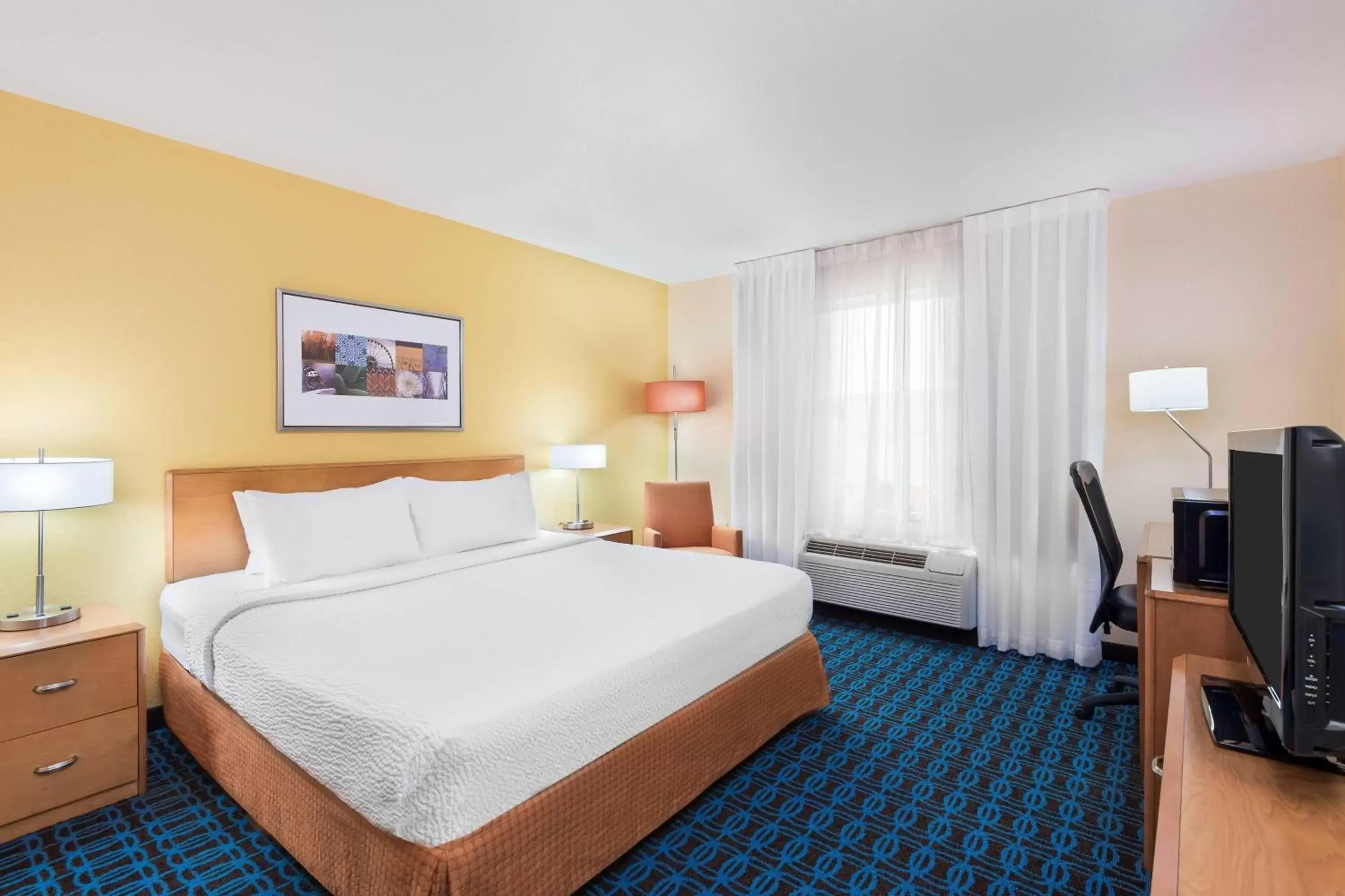 Photo of the whole room, Bed in Fairfield Inn & Suites by Marriott Springdale