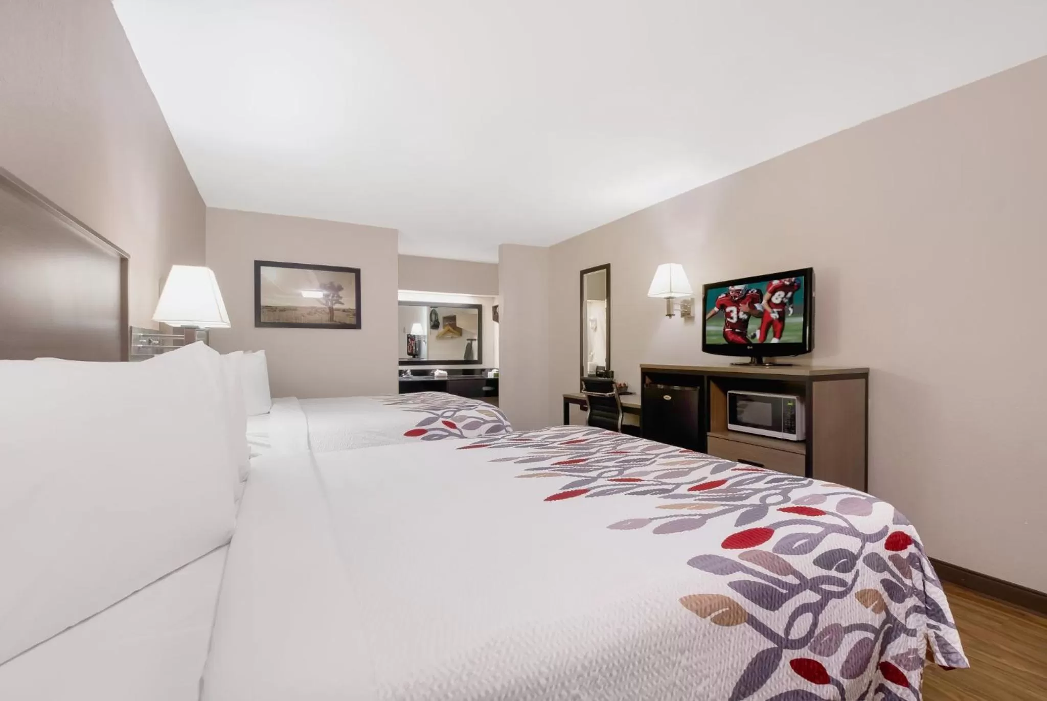 Bedroom, Bed in Red Roof Inn Chattanooga - Lookout Mountain