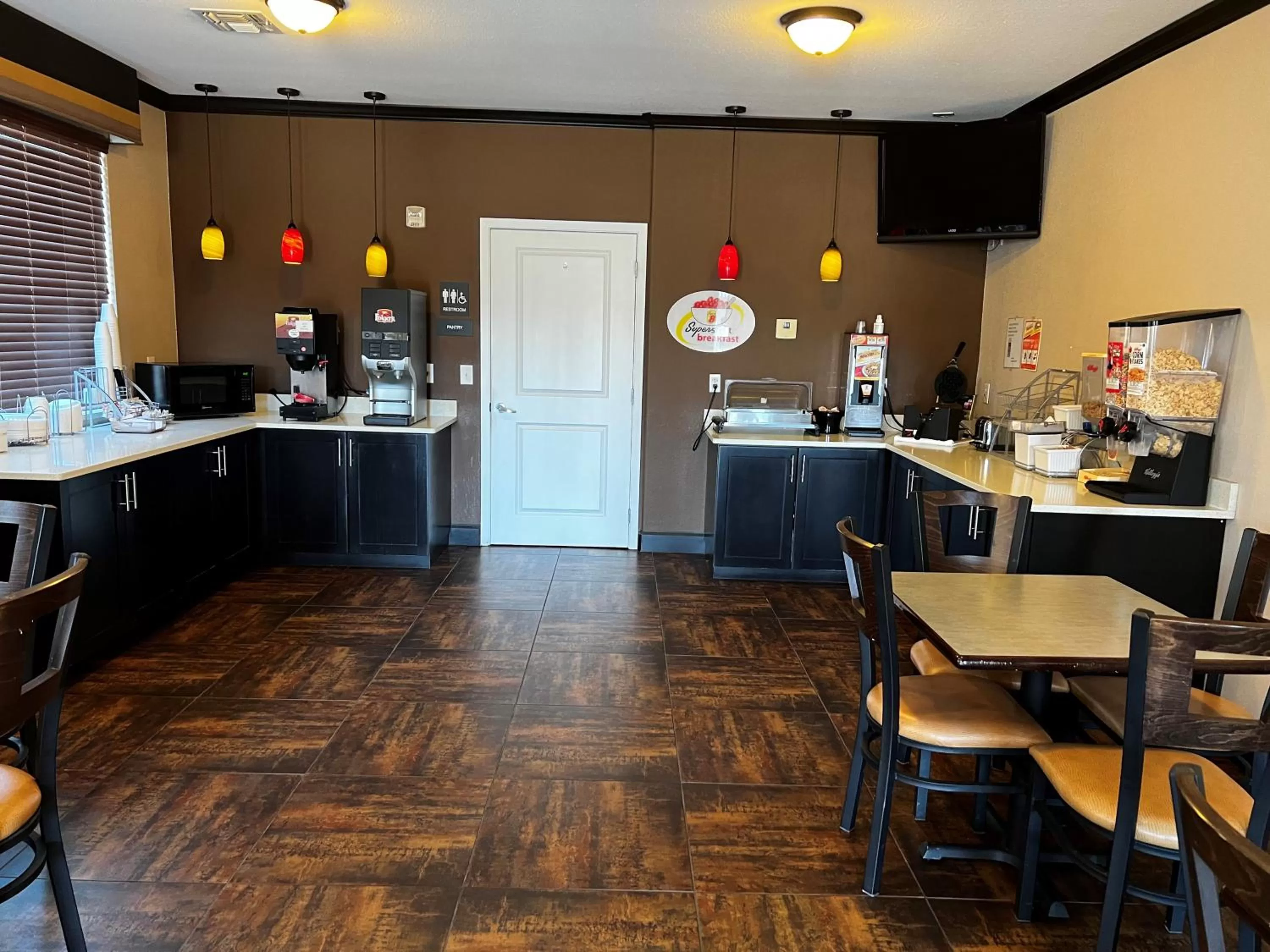 Breakfast in Super 8 by Wyndham Center
